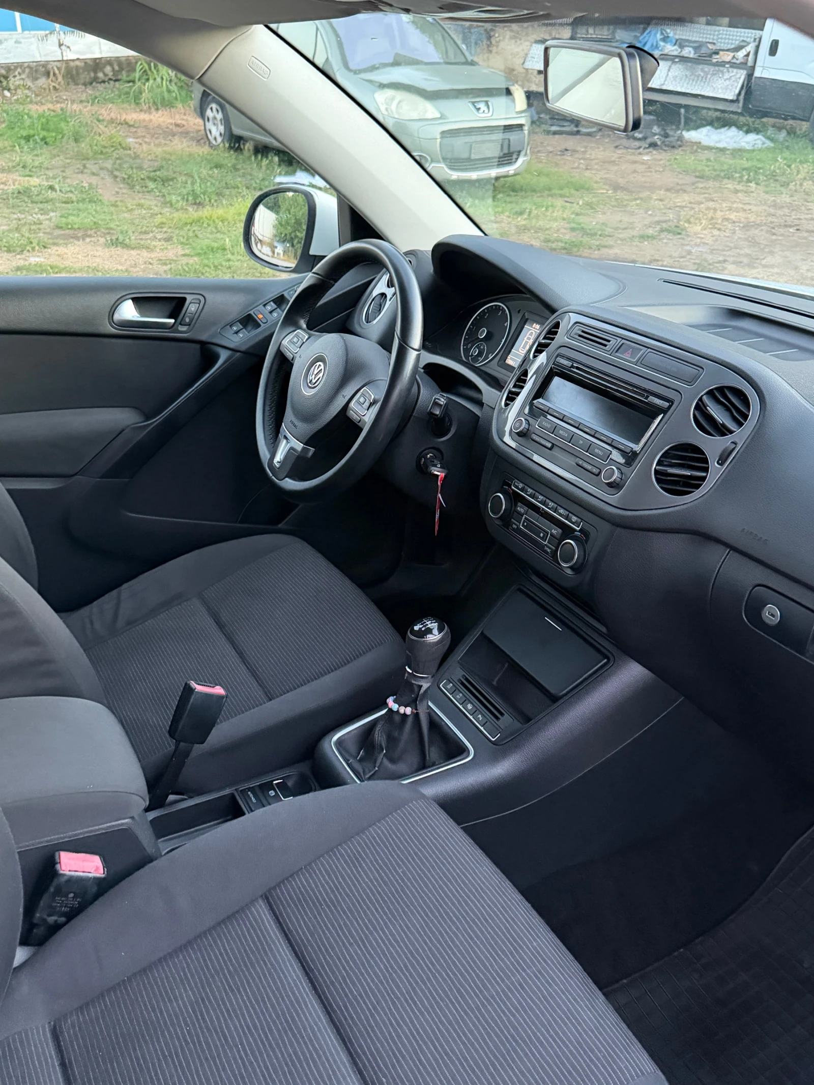 VW Tiguan 2.0 TDI, снимка 13 - Автомобили и джипове - 55001806