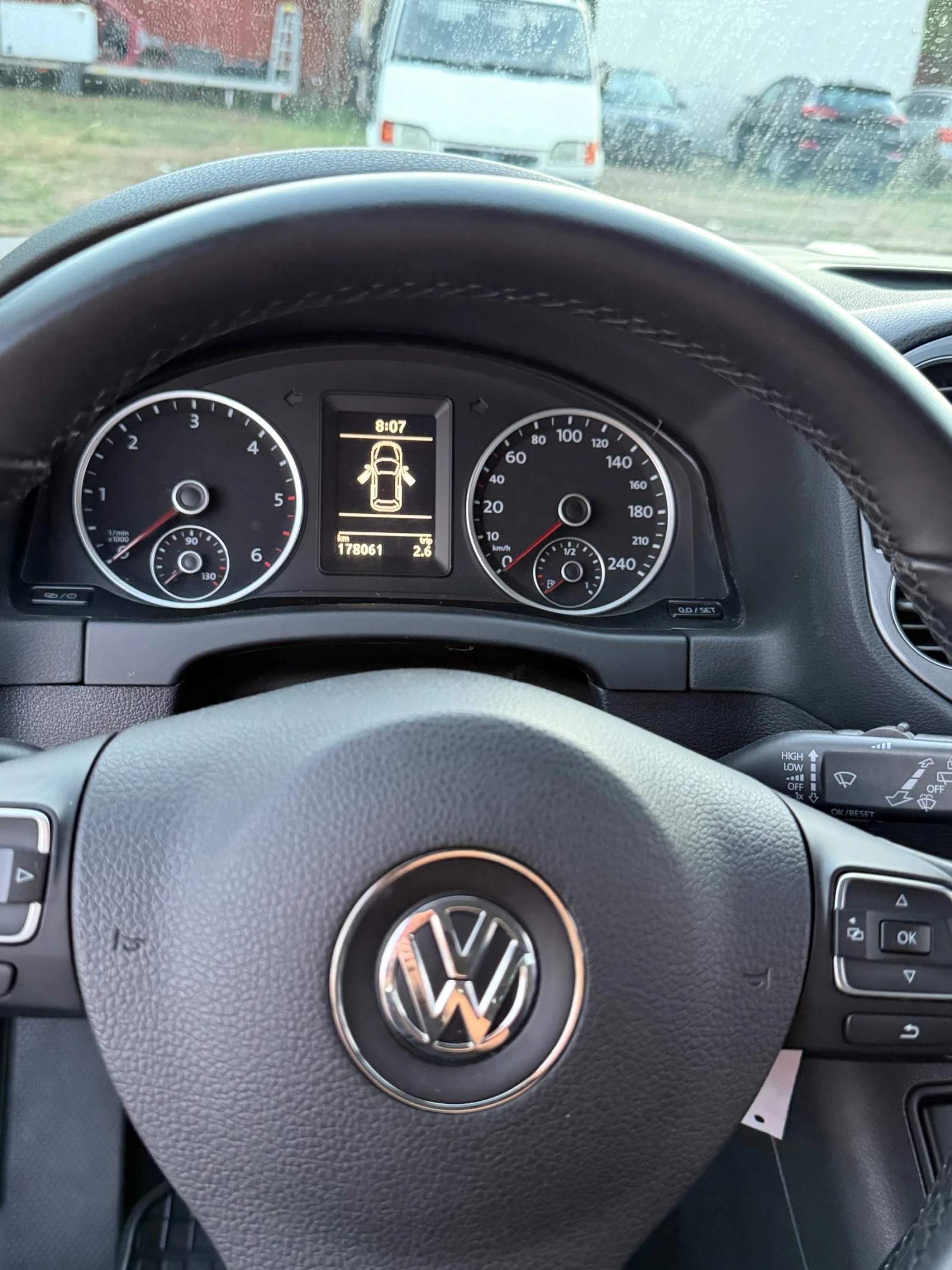 VW Tiguan 2.0 TDI, снимка 12 - Автомобили и джипове - 55001806