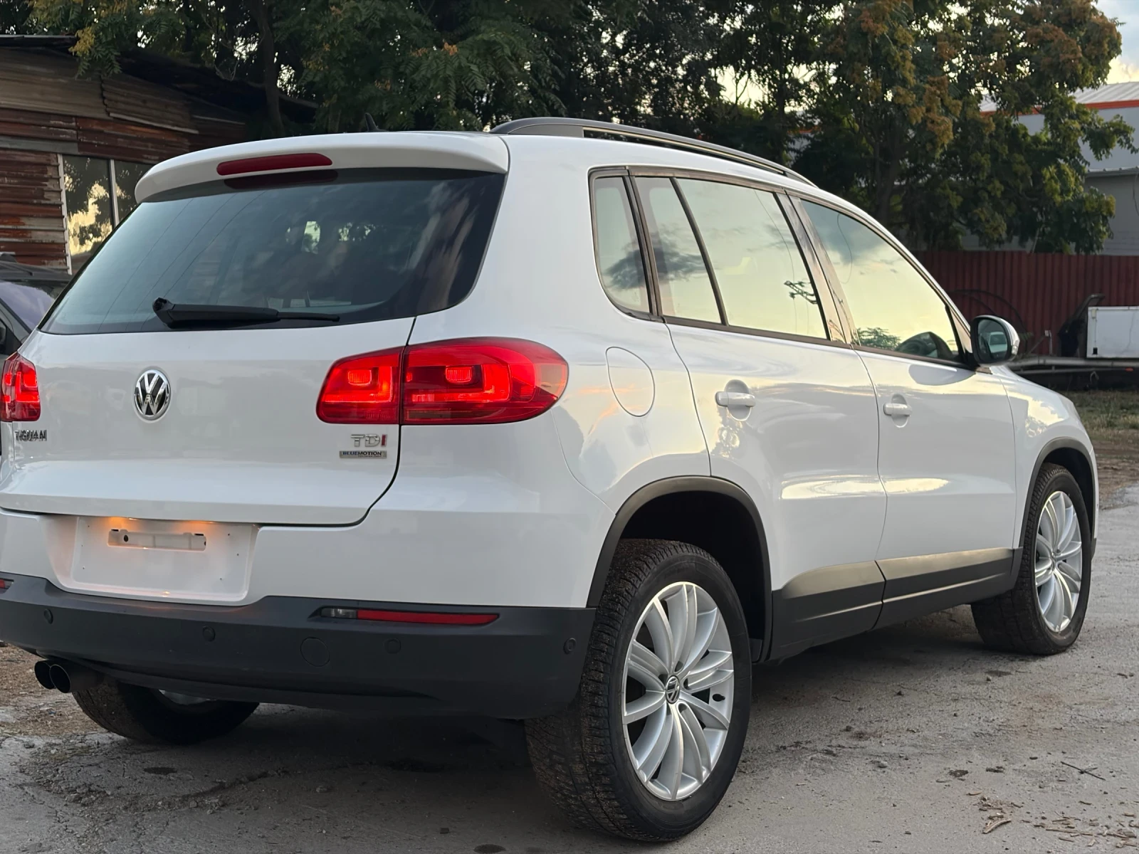 VW Tiguan 2.0 TDI, снимка 3 - Автомобили и джипове - 55001806
