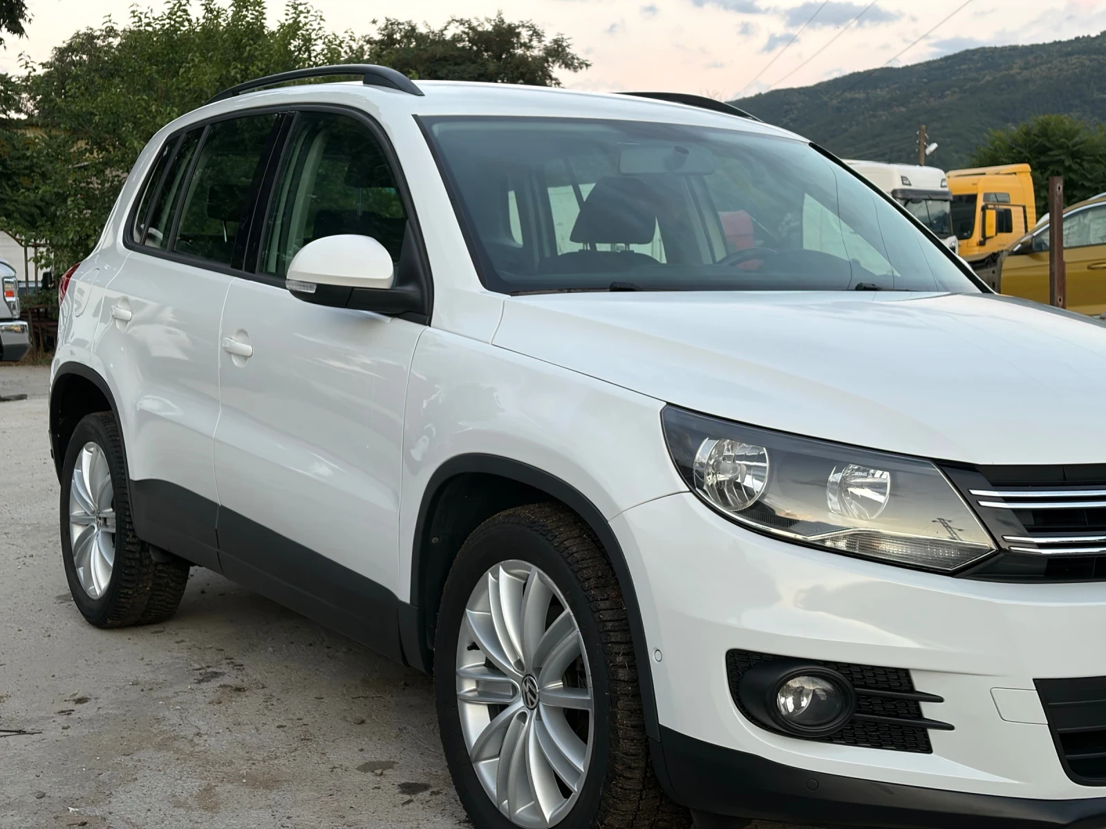 VW Tiguan 2.0 TDI, снимка 14 - Автомобили и джипове - 55001806
