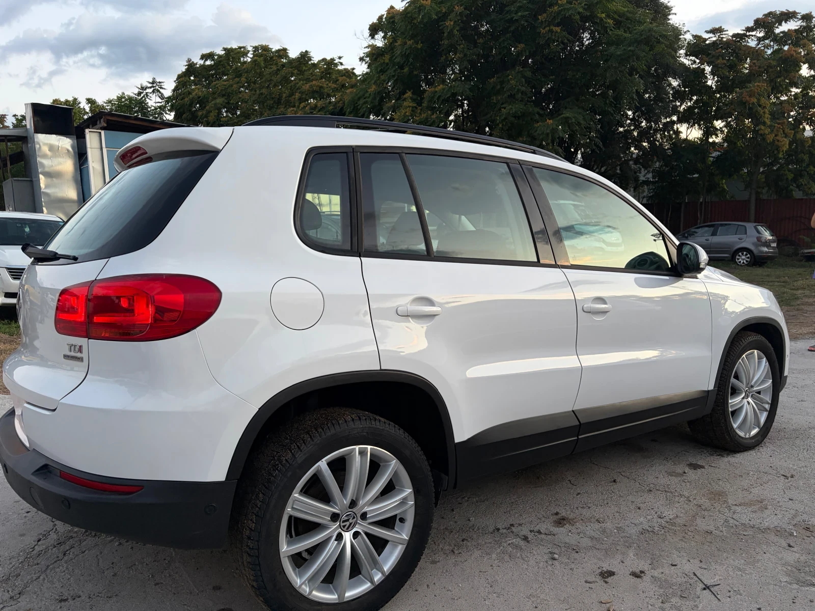VW Tiguan 2.0 TDI, снимка 7 - Автомобили и джипове - 55001806