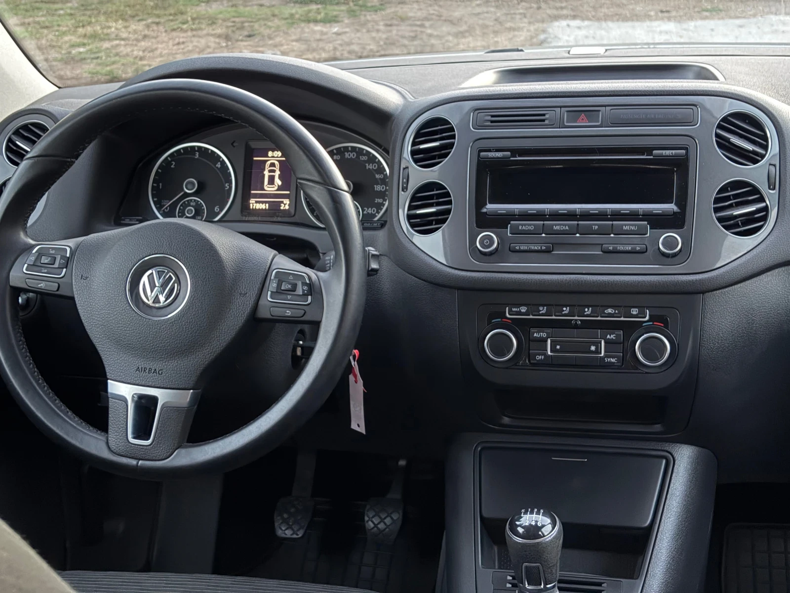 VW Tiguan 2.0 TDI, снимка 10 - Автомобили и джипове - 55001806
