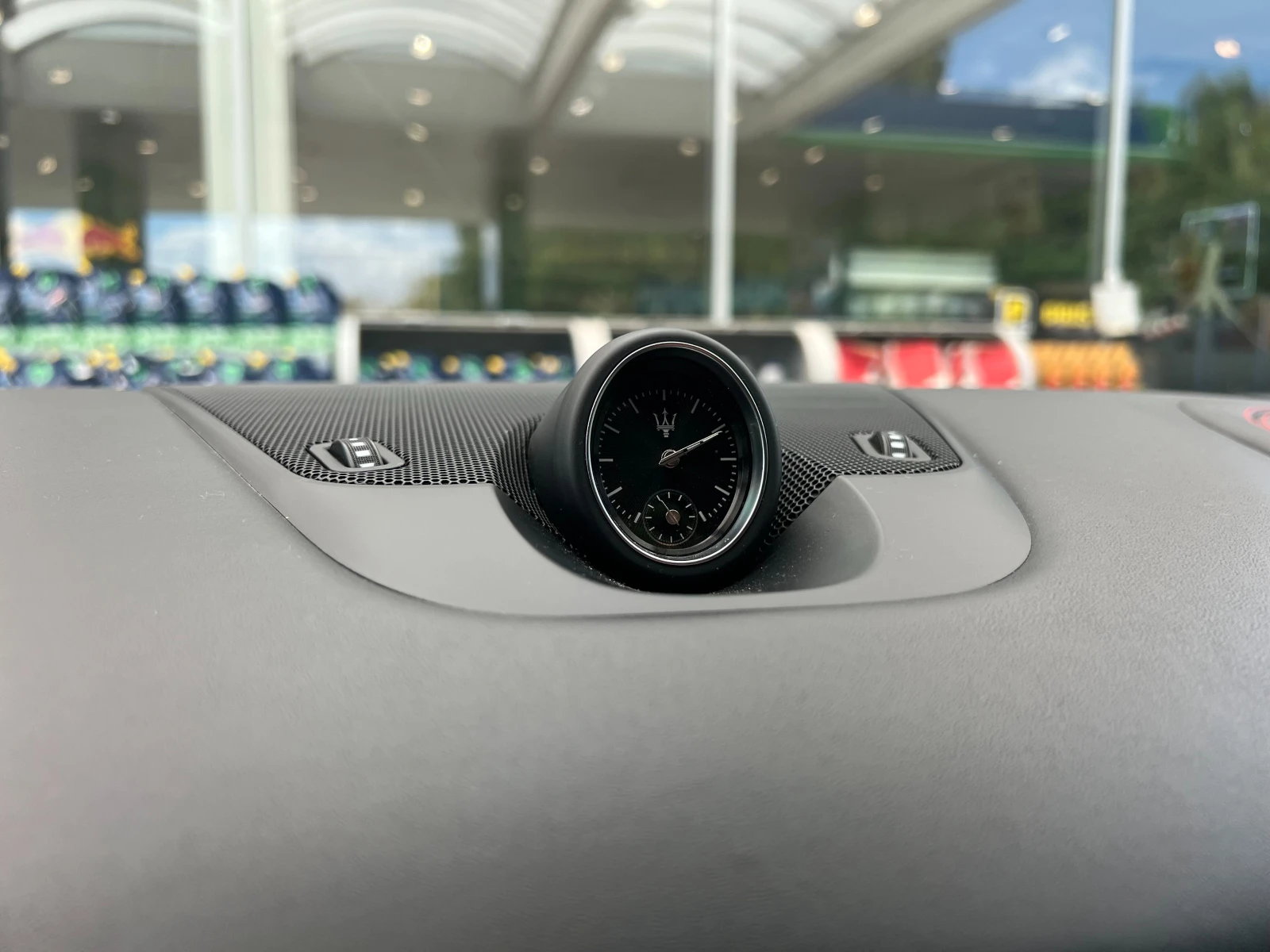 Maserati Levante V6 / AWD / HARMAN-KARDON / BI-XENON / PANO, снимка 13 - Автомобили и джипове - 54996817