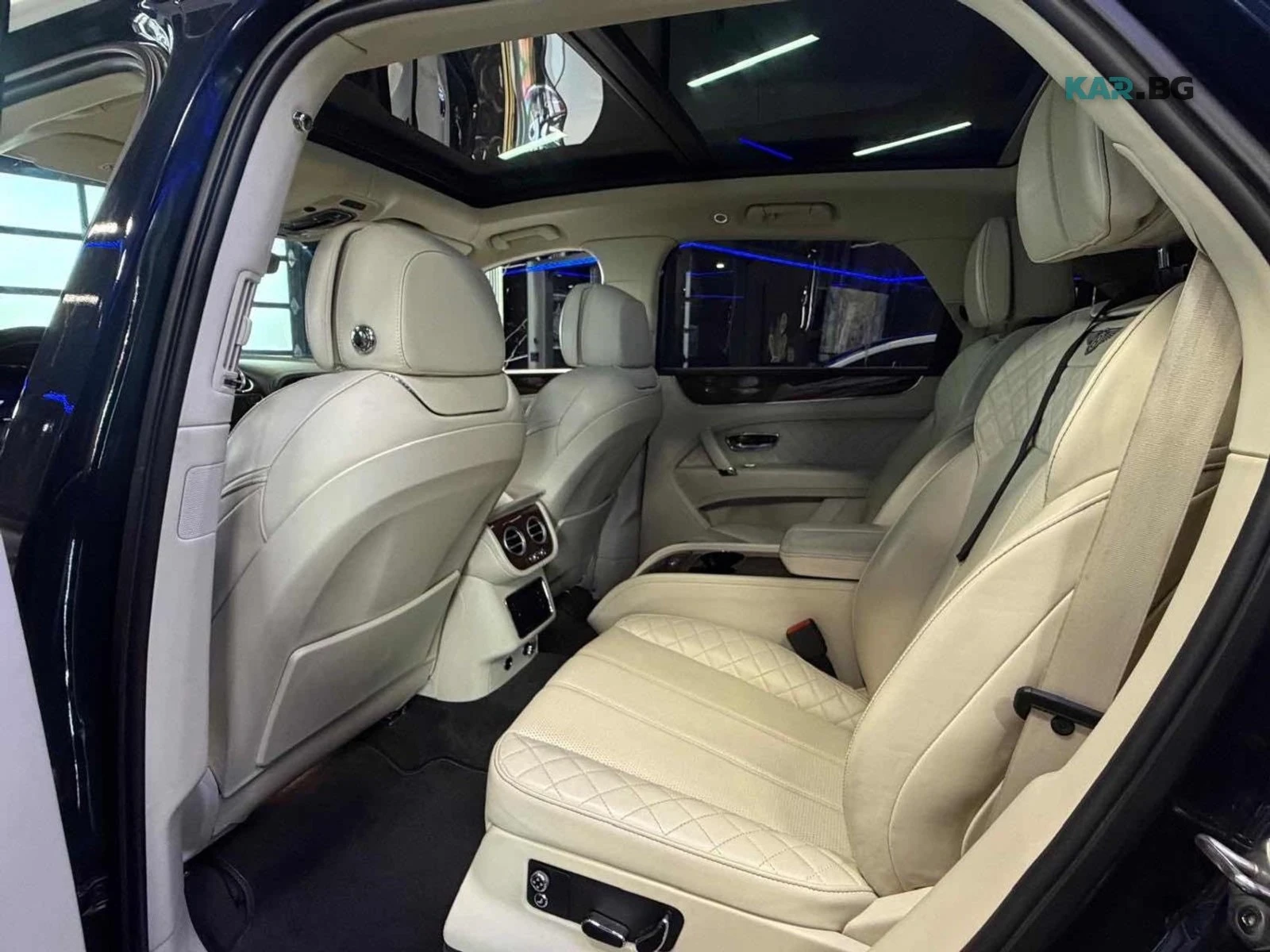 Bentley Bentayga W12 ЦЕНА ДО БЪЛГАРИЯ РЕГИСТРАЦИЯ & АВТОКРЕДИТ, снимка 13 - Автомобили и джипове - 55885474