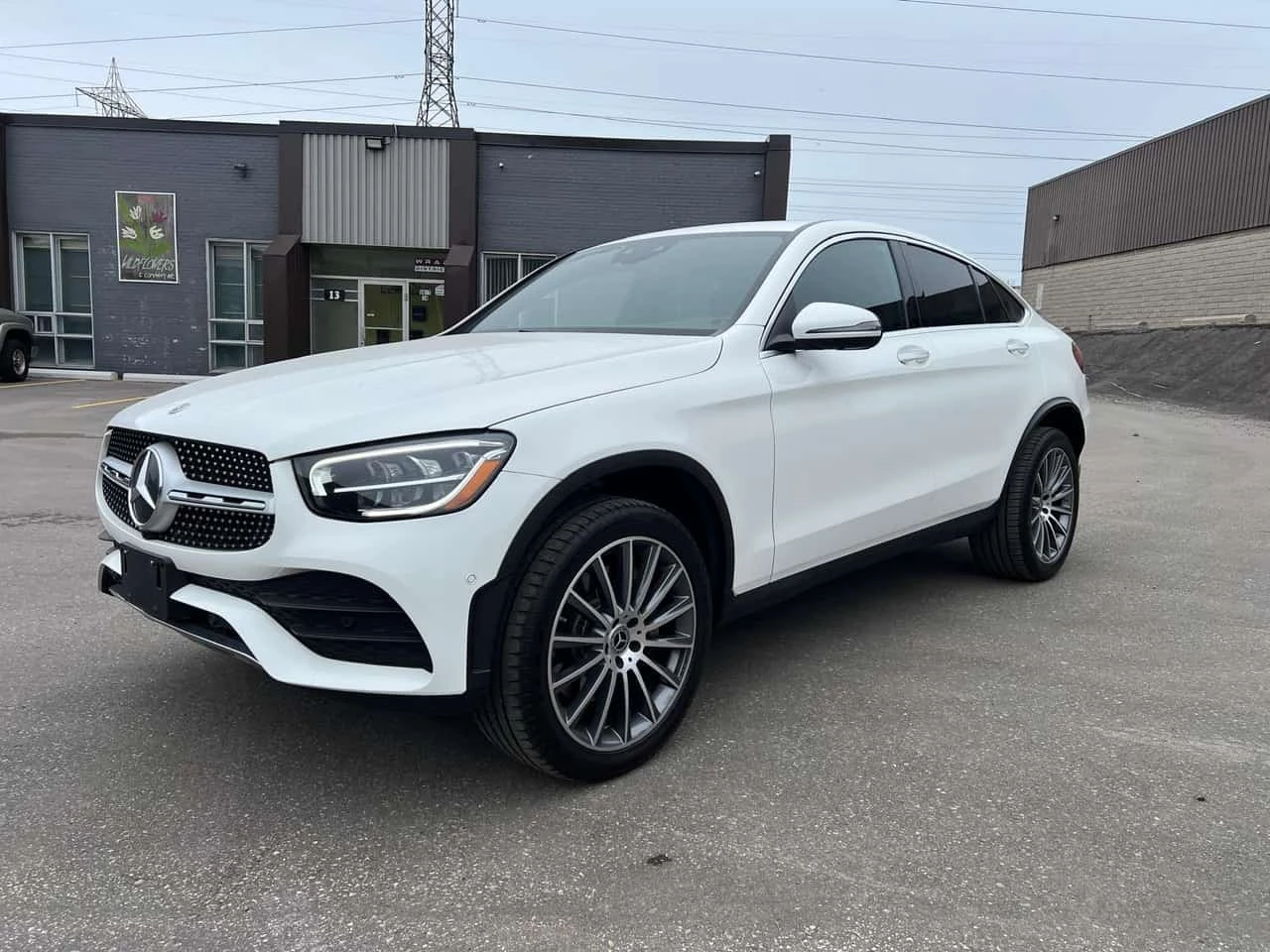 Mercedes-Benz GLC 300 * АВТОКРЕДИТ * ГЛАВНО ПРЕДСТАВИТЕЛСТВО