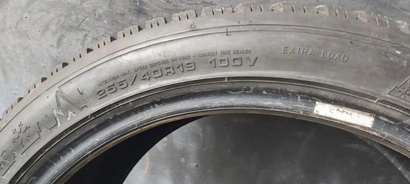 Гуми Зимни 255/40R19, снимка 7 - Гуми и джанти - 35134402