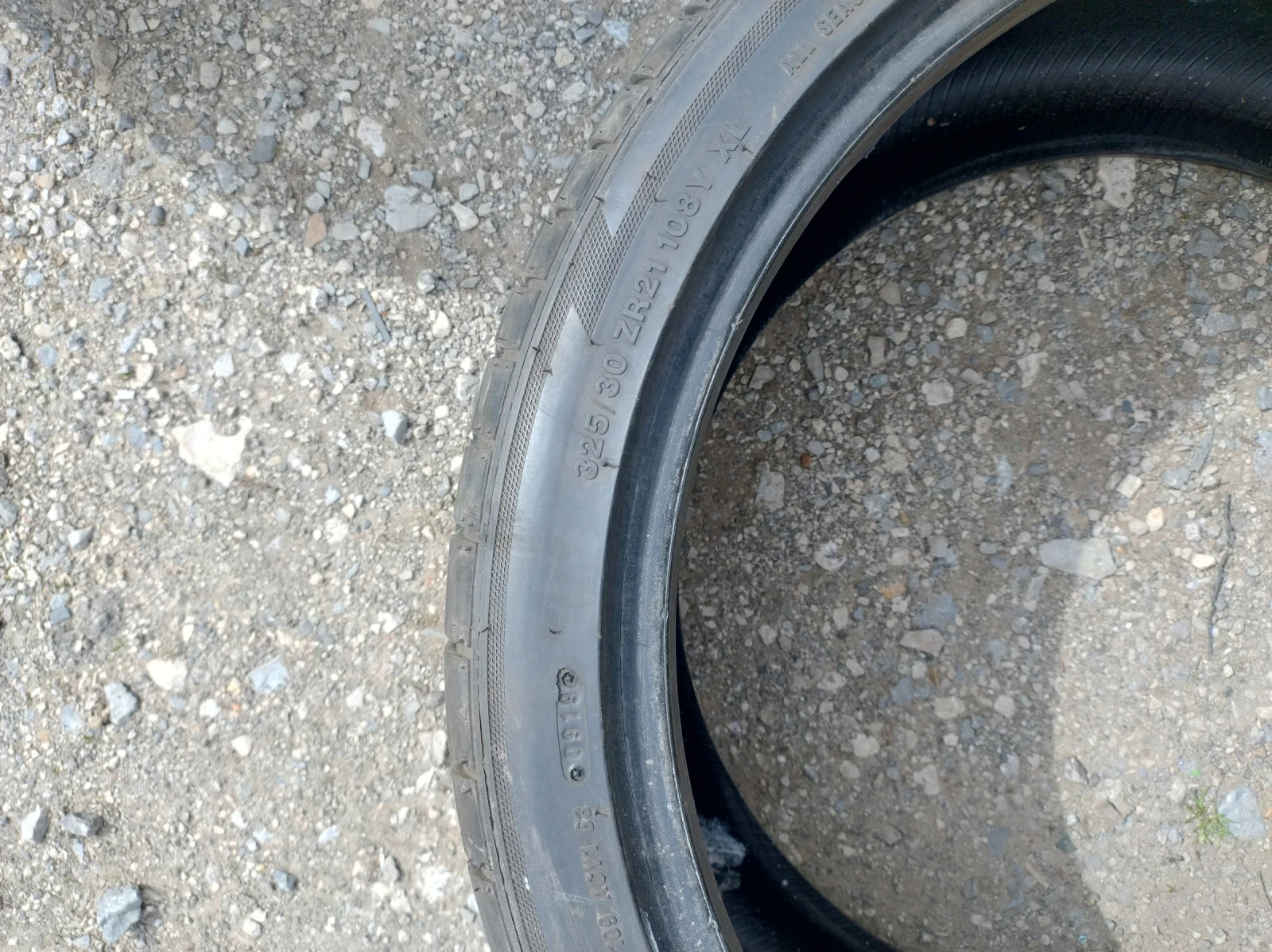 Гуми Летни 325/30R21, снимка 3 - Гуми и джанти - 54202184