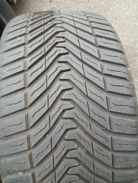 Гуми Зимни 235/35R19, снимка 2 - Гуми и джанти - 52446186