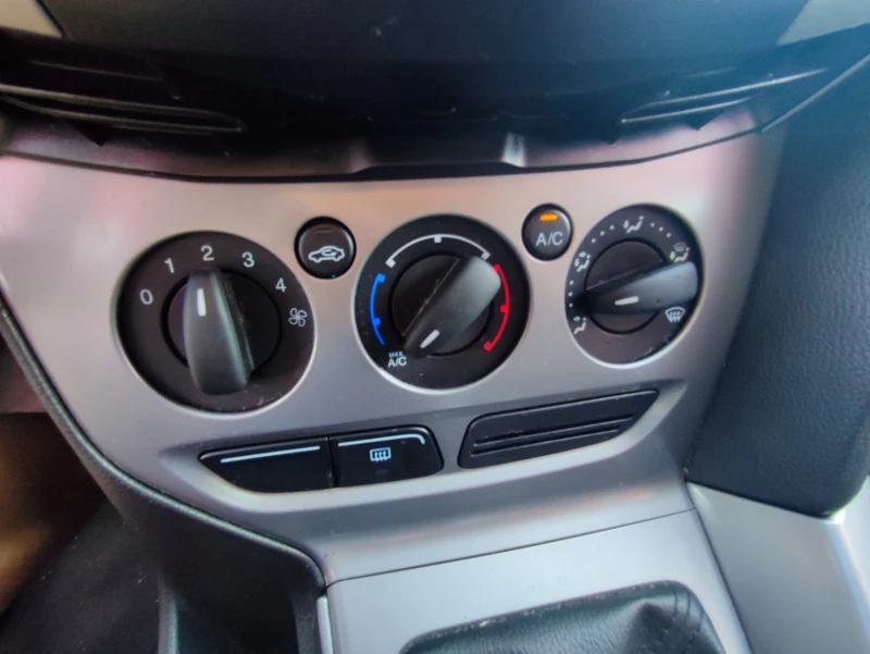 Ford Focus 1.6* TDCI* 95кс* КЛИМА* , снимка 14 - Автомобили и джипове - 51899299