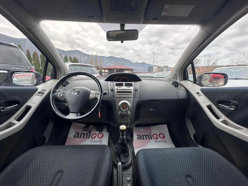 Toyota Yaris 1.3i - КЛИМАТРОНИК, снимка 11 - Автомобили и джипове - 52611263