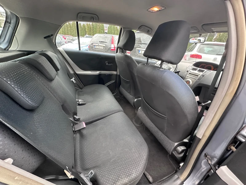 Toyota Yaris 1.3i - КЛИМАТРОНИК, снимка 14 - Автомобили и джипове - 52611263