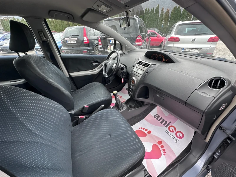 Toyota Yaris 1.3i - КЛИМАТРОНИК, снимка 10 - Автомобили и джипове - 52611263