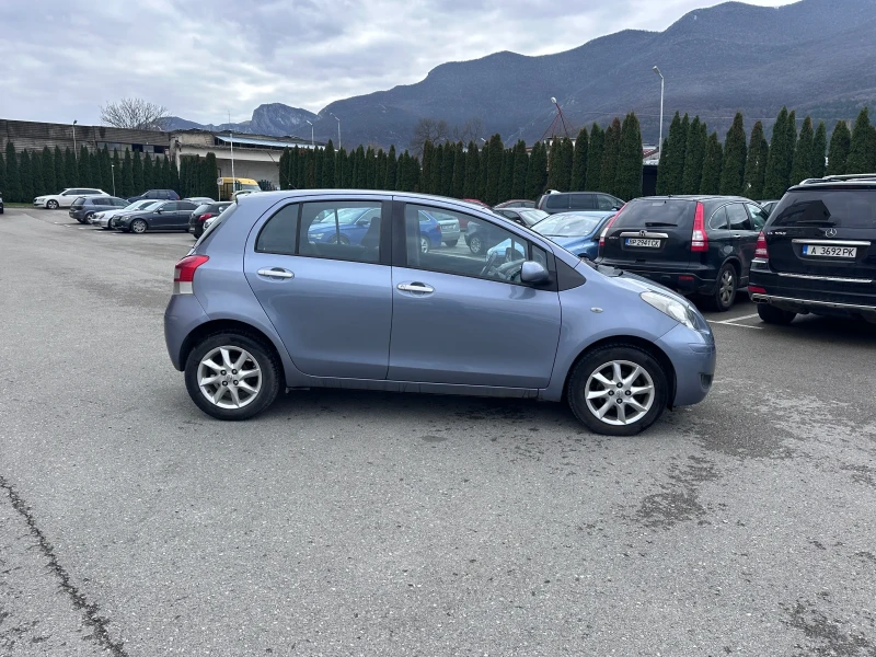 Toyota Yaris 1.3i - КЛИМАТРОНИК, снимка 4 - Автомобили и джипове - 52611263