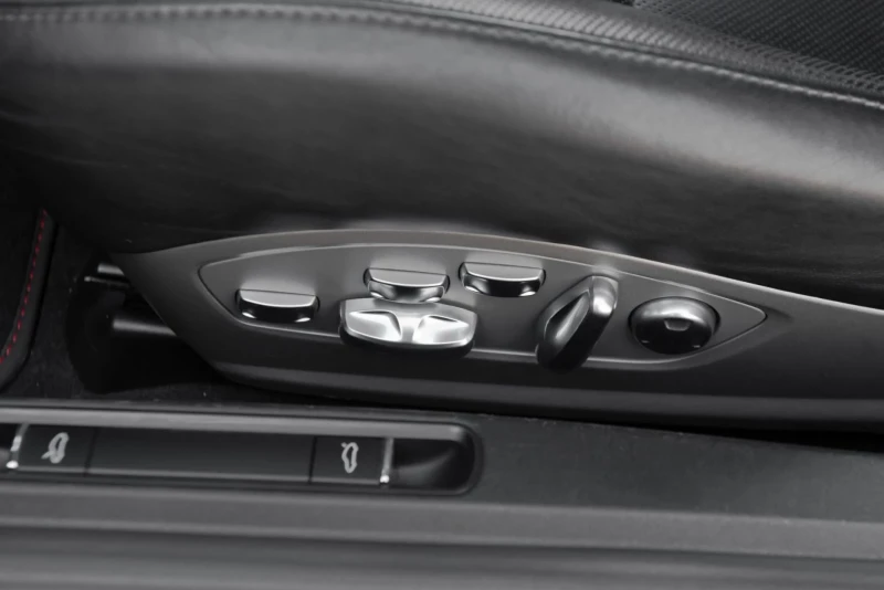 Porsche 911 GTS, снимка 14 - Автомобили и джипове - 52632529