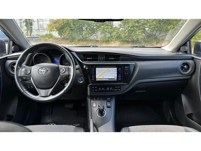 Toyota Auris, снимка 8 - Автомобили и джипове - 47350320