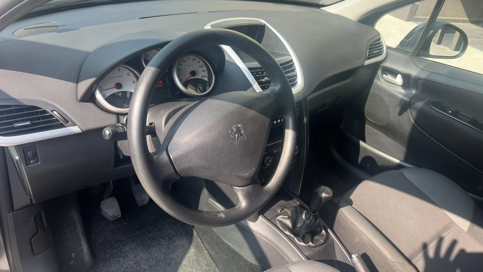 Peugeot 207 1.4 - изображение 8
