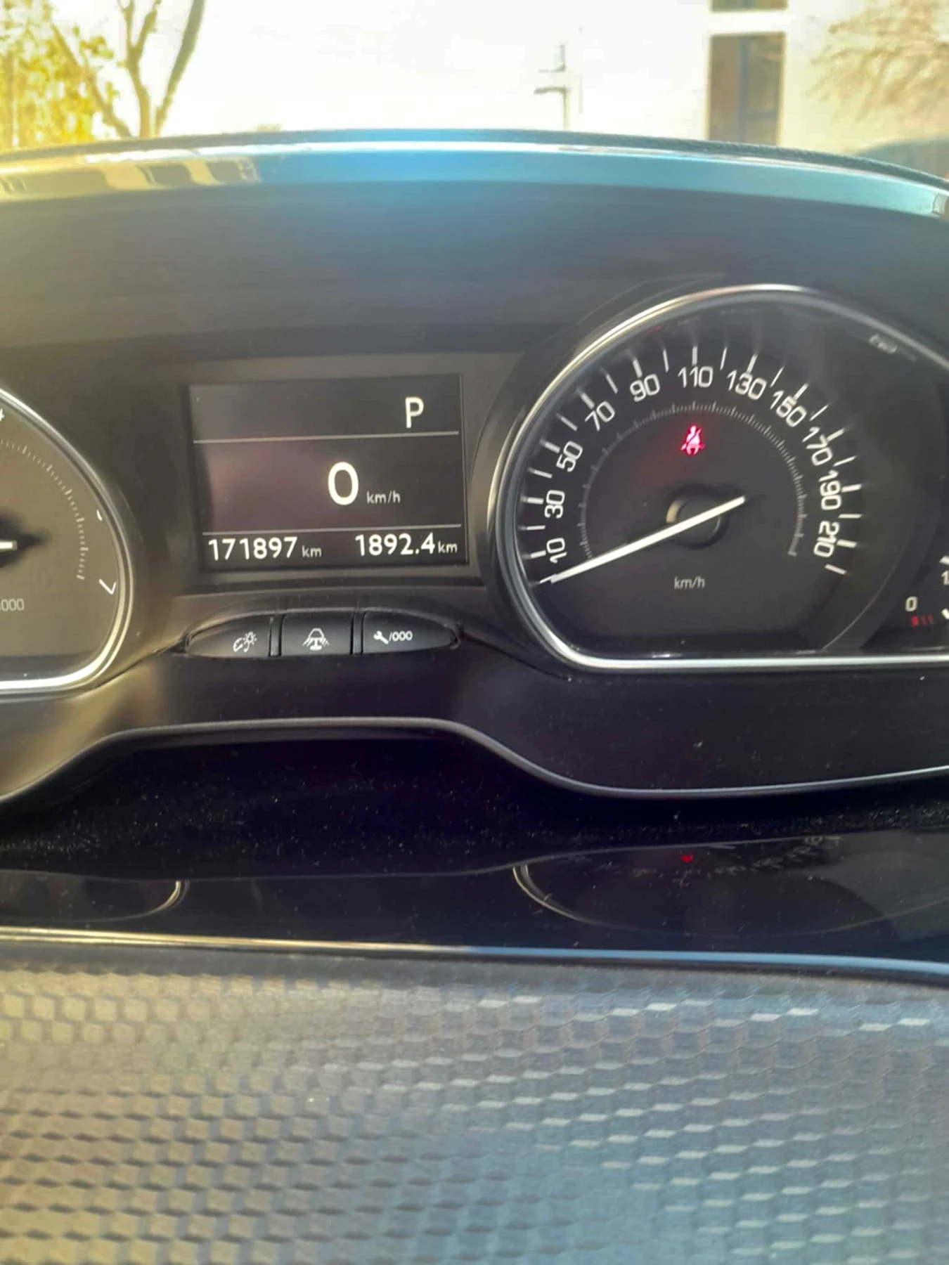 Peugeot 2008 1.2 PureTech Automatic - изображение 4
