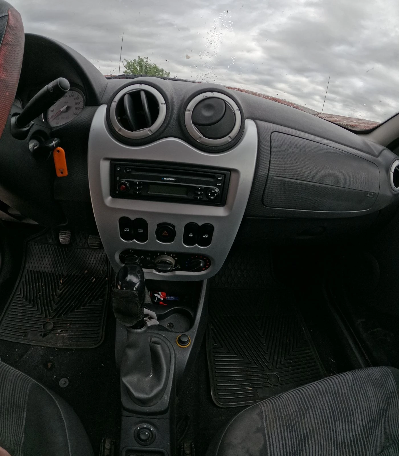 Dacia Sandero 1.6 Бензин/Газ - изображение 7