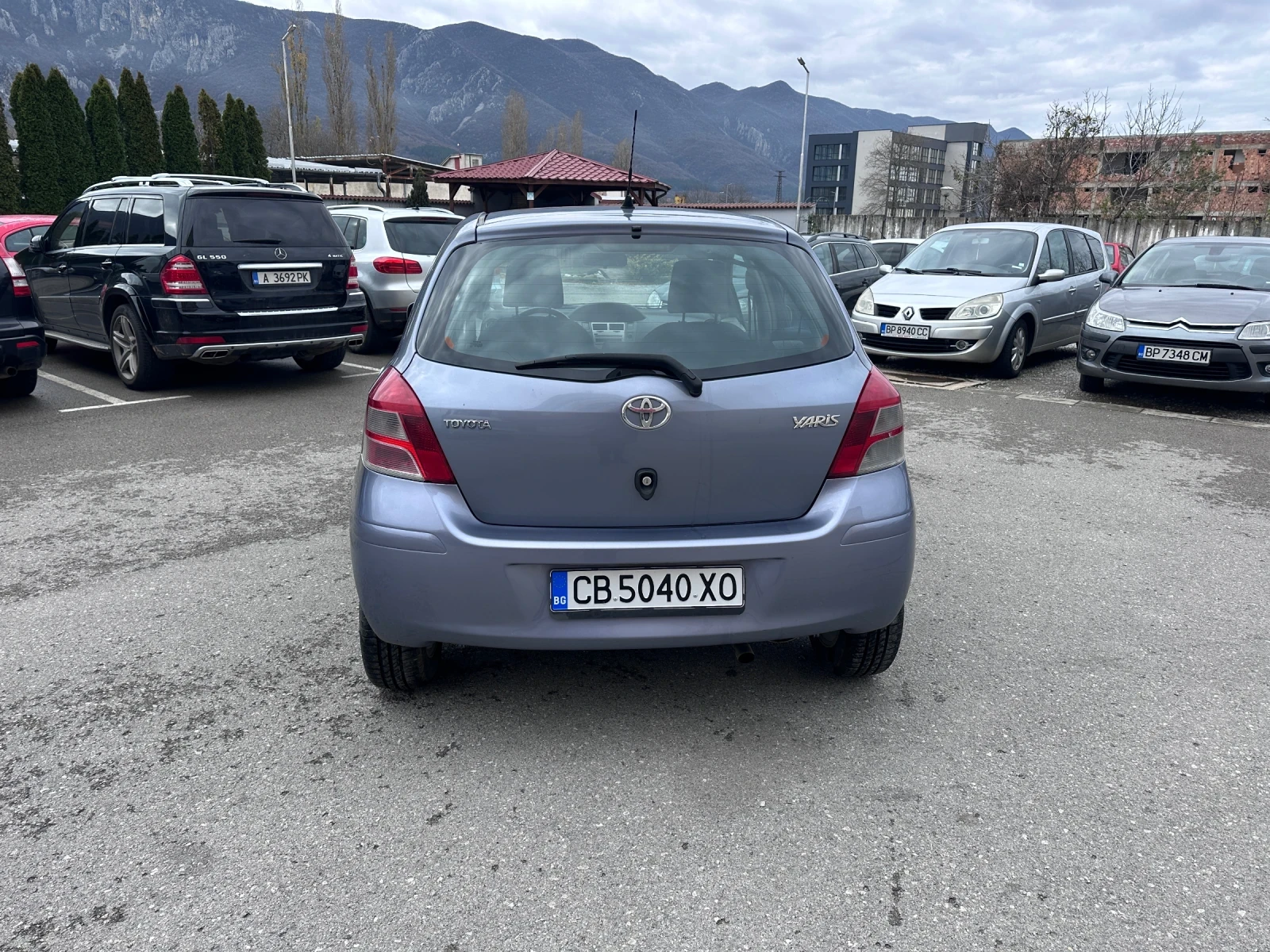 Toyota Yaris 1.3i - КЛИМАТРОНИК - изображение 6