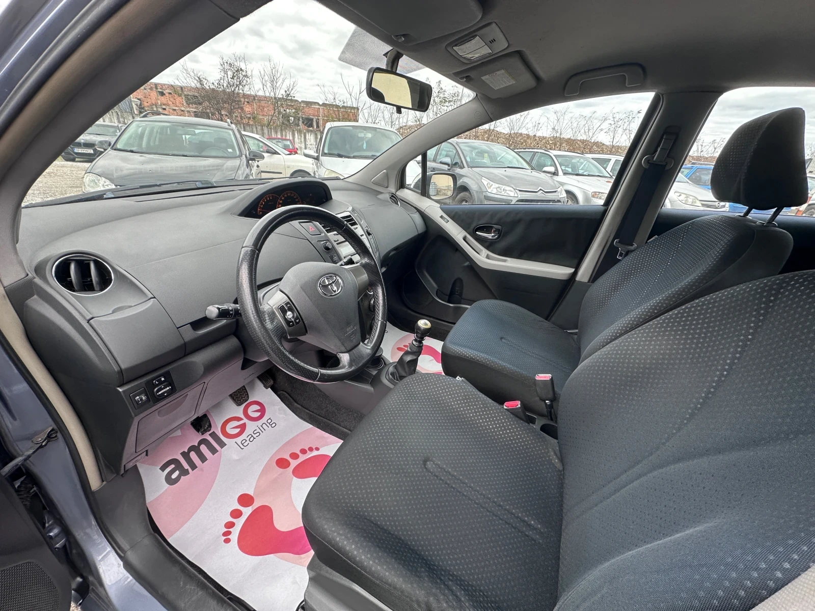 Toyota Yaris 1.3i - КЛИМАТРОНИК - изображение 9
