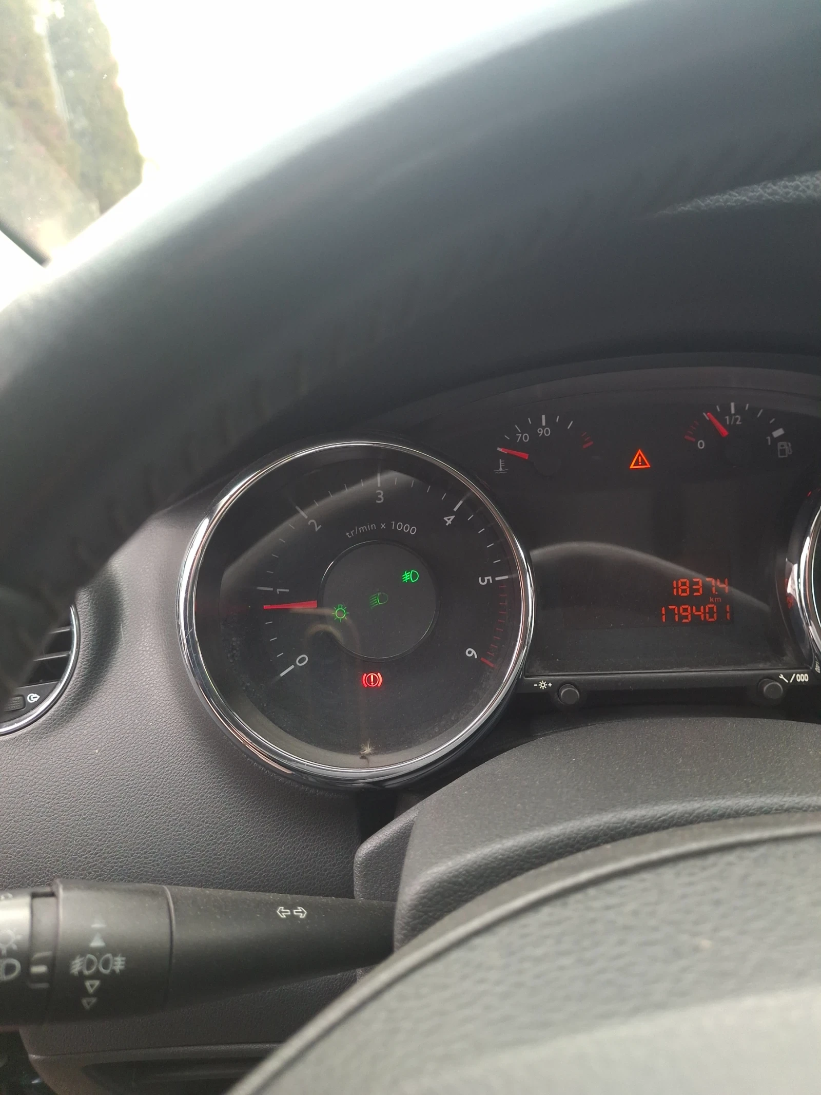 Peugeot 5008 1.6 HDI/ 6+ 1 - изображение 5