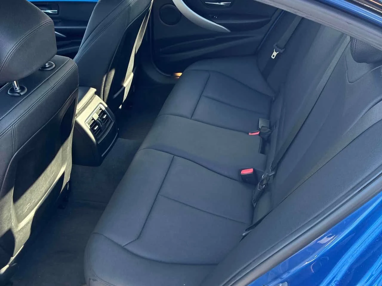 BMW 330 330i xDrive  CARFAX, снимка 16 - Автомобили и джипове - 53977658