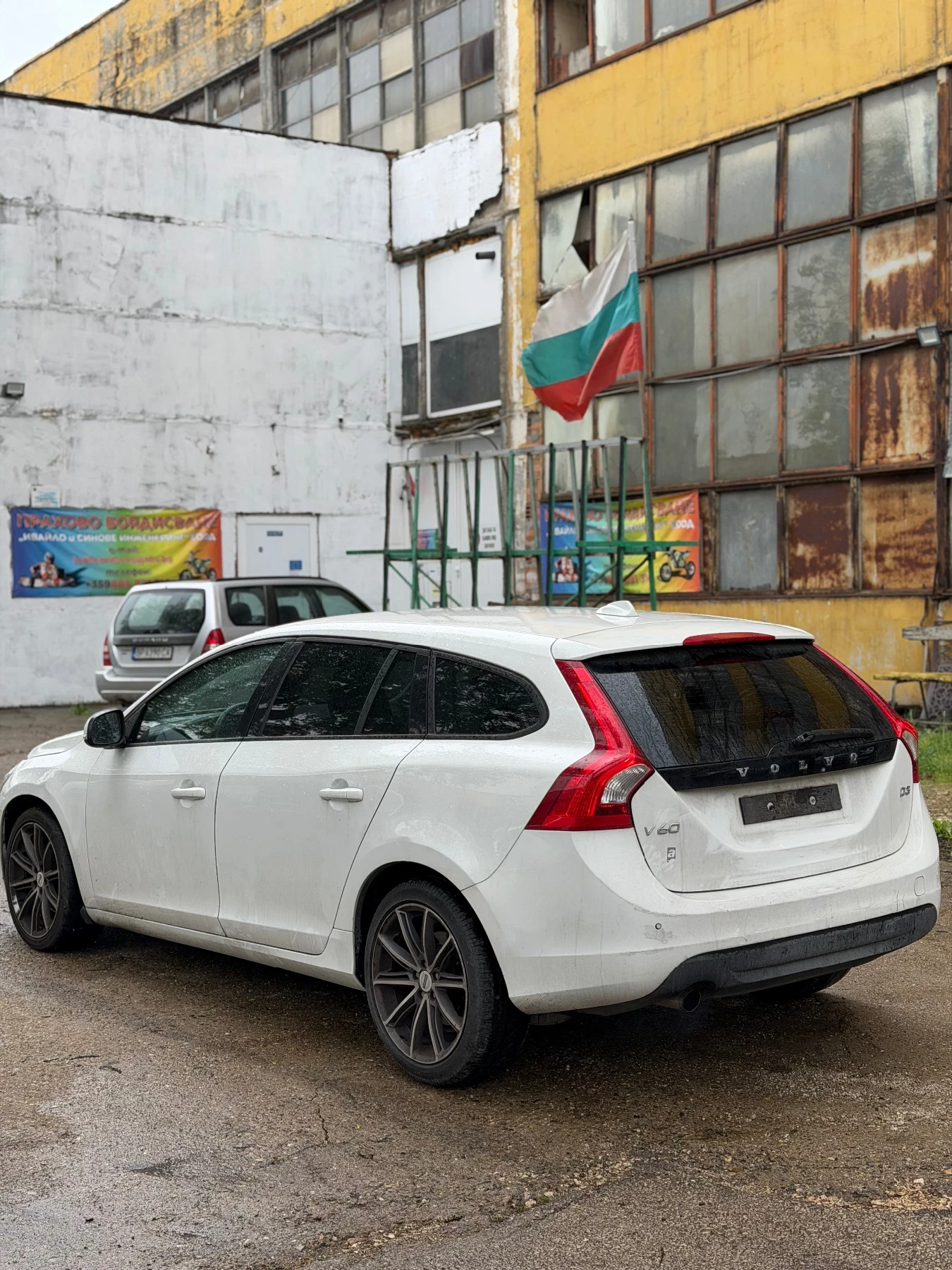 Volvo V60, снимка 4 - Автомобили и джипове - 54486837