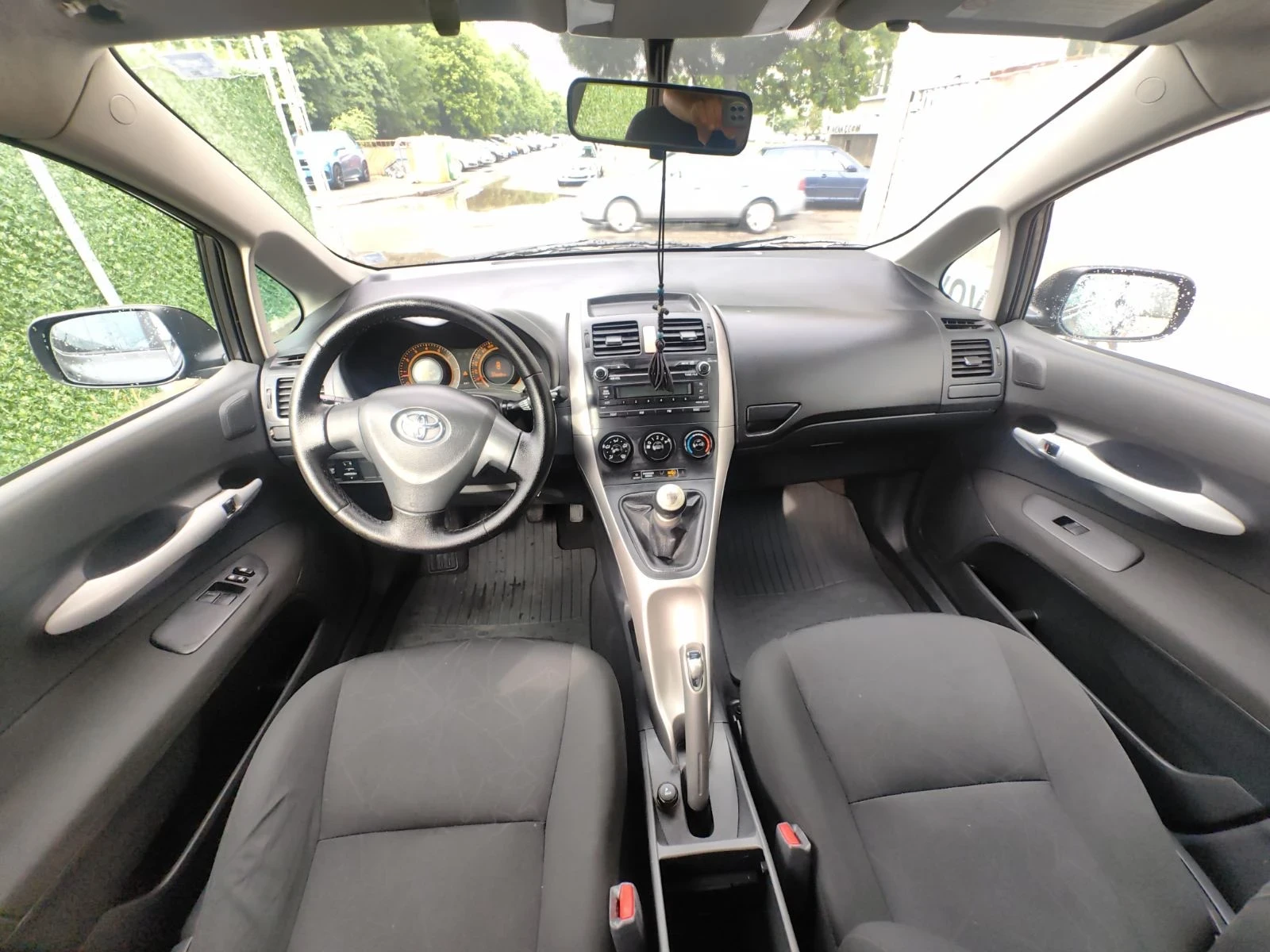 Toyota Auris 1.4i-97к.с Регистрирана, снимка 9 - Автомобили и джипове - 54775883
