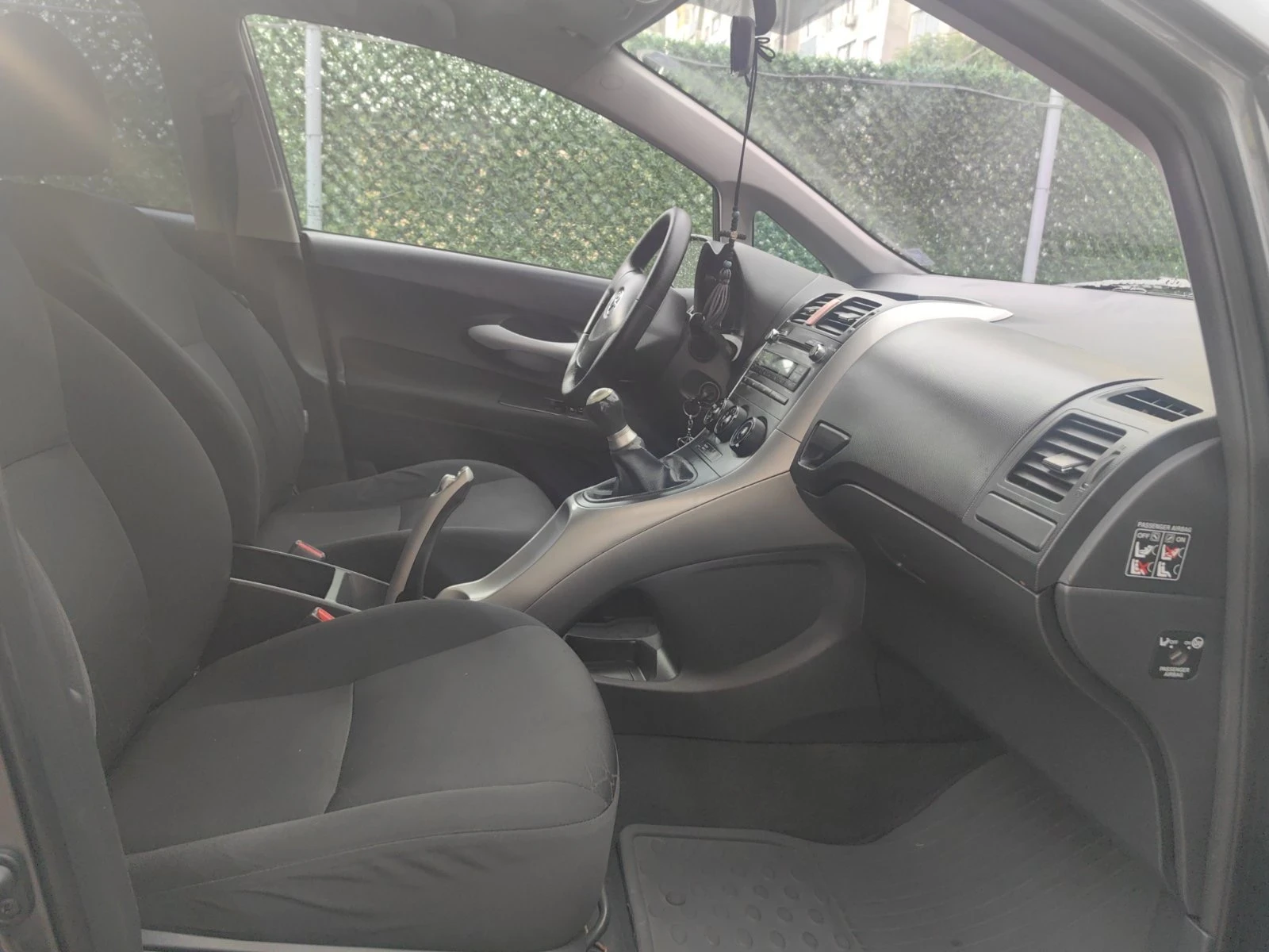 Toyota Auris 1.4i-97к.с Регистрирана, снимка 11 - Автомобили и джипове - 54775883