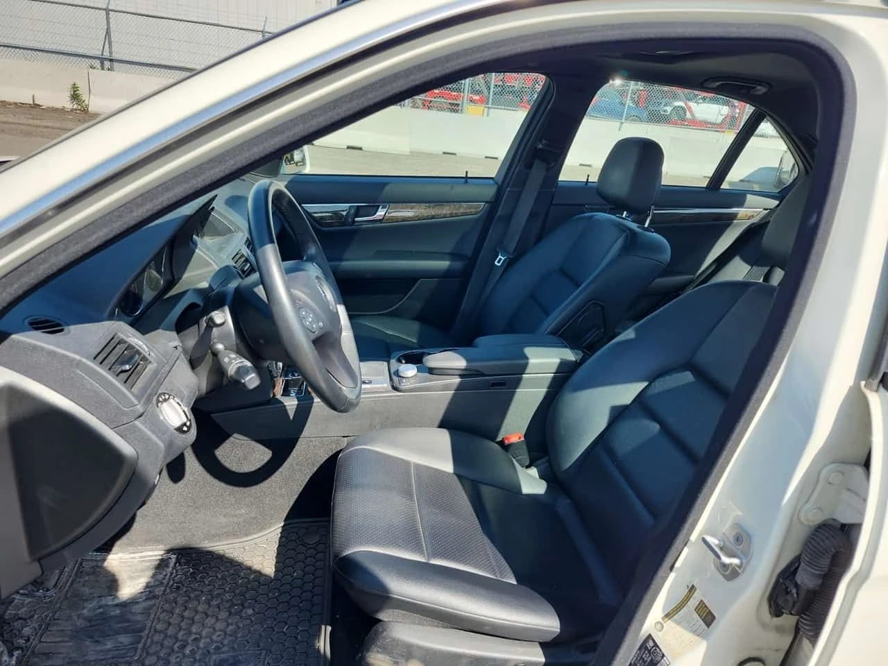 Mercedes-Benz C 250 ПОДГРЕВИ| ПАНО| NAVI| CARFAX| , снимка 8 - Автомобили и джипове - 54833790