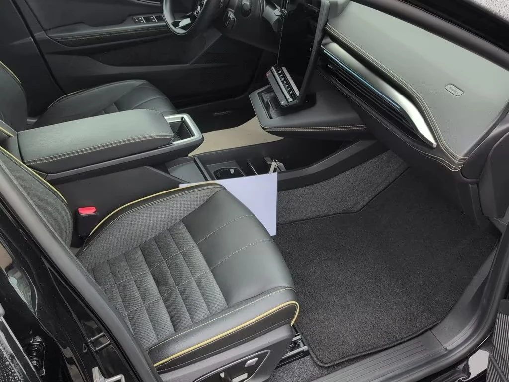 Renault Megane Megane E-TECH EV60 Iconic 360  Bitone, снимка 8 - Автомобили и джипове - 54861623