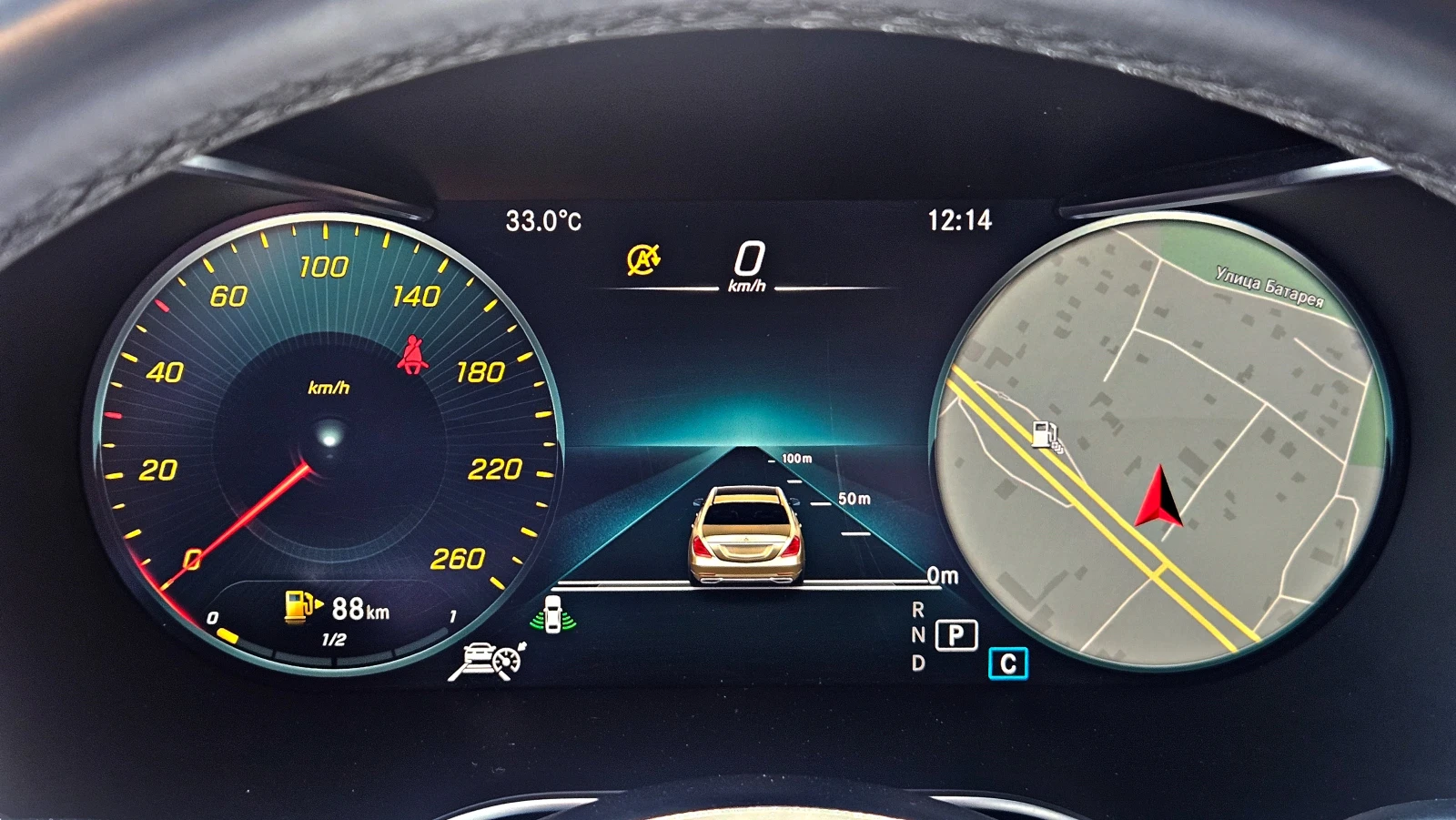 Mercedes-Benz GLC 220 AMG/FACE/DIGIATL/PANO/DISTR/CAMERA/ПОДГРЕВ/ОБДУХ/L, снимка 10 - Автомобили и джипове - 54993402