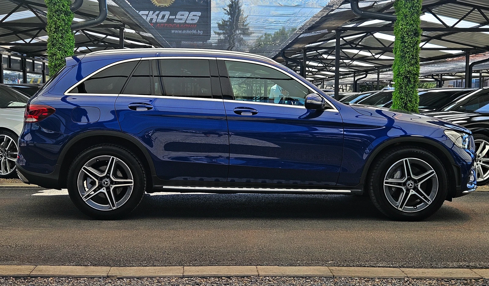 Mercedes-Benz GLC 220 AMG/FACE/DIGIATL/PANO/DISTR/CAMERA/ПОДГРЕВ/ОБДУХ/L, снимка 4 - Автомобили и джипове - 54993402