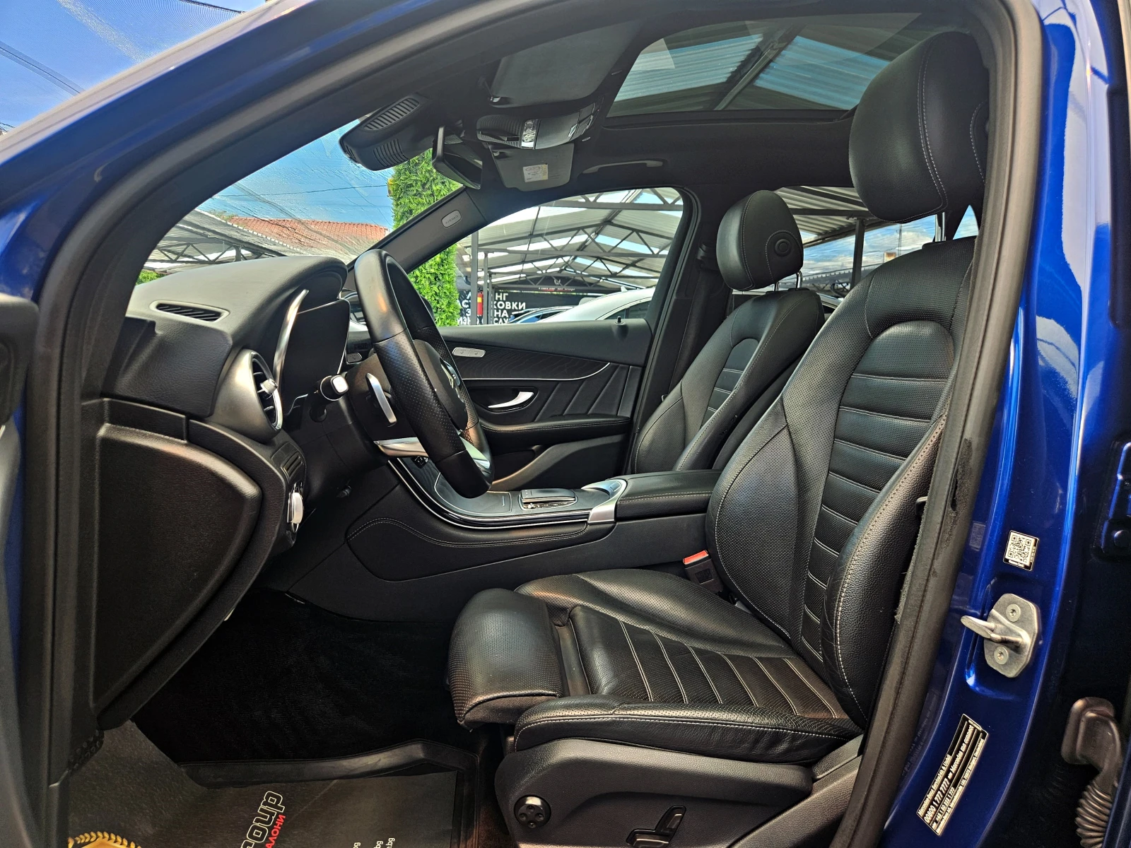 Mercedes-Benz GLC 220 AMG/FACE/DIGIATL/PANO/DISTR/CAMERA/ПОДГРЕВ/ОБДУХ/L, снимка 15 - Автомобили и джипове - 54993402