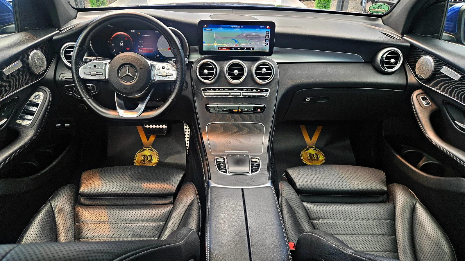 Mercedes-Benz GLC 220 AMG/FACE/DIGIATL/PANO/DISTR/CAMERA/ПОДГРЕВ/ОБДУХ/L, снимка 9 - Автомобили и джипове - 54993402