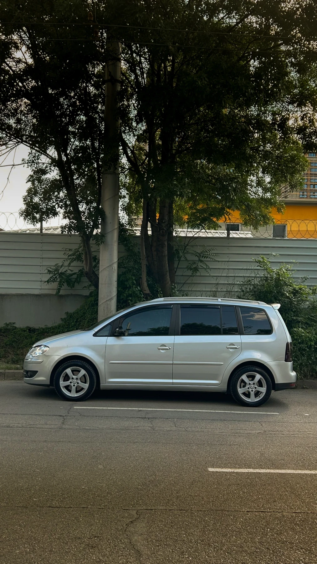 VW Touran, снимка 3 - Автомобили и джипове - 55005691