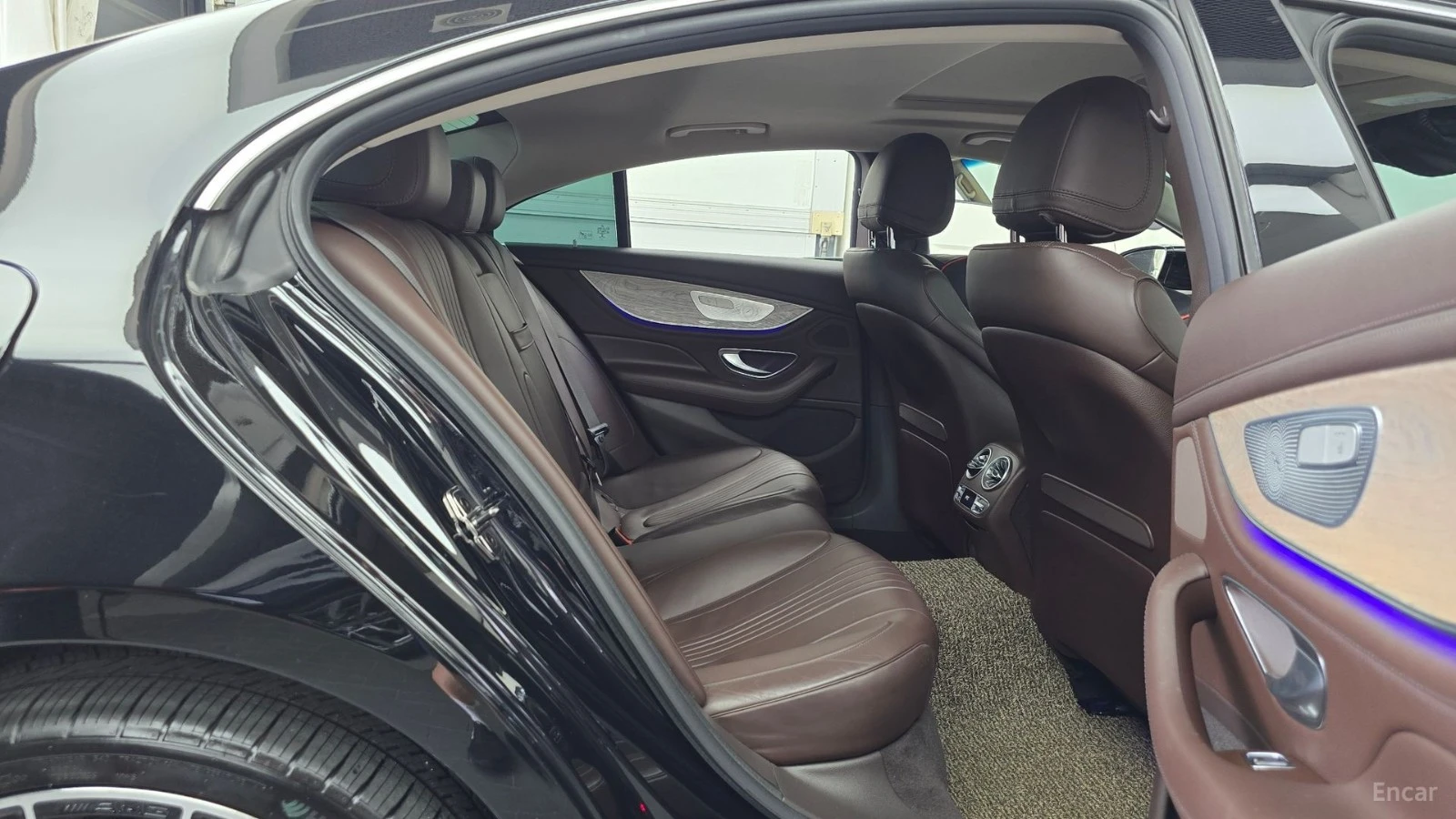 Mercedes-Benz CLS 450 4MATIC/AMG-LINE/FULL-ASSISTS/BURMESTER/SUNROOF, снимка 16 - Автомобили и джипове - 55642604