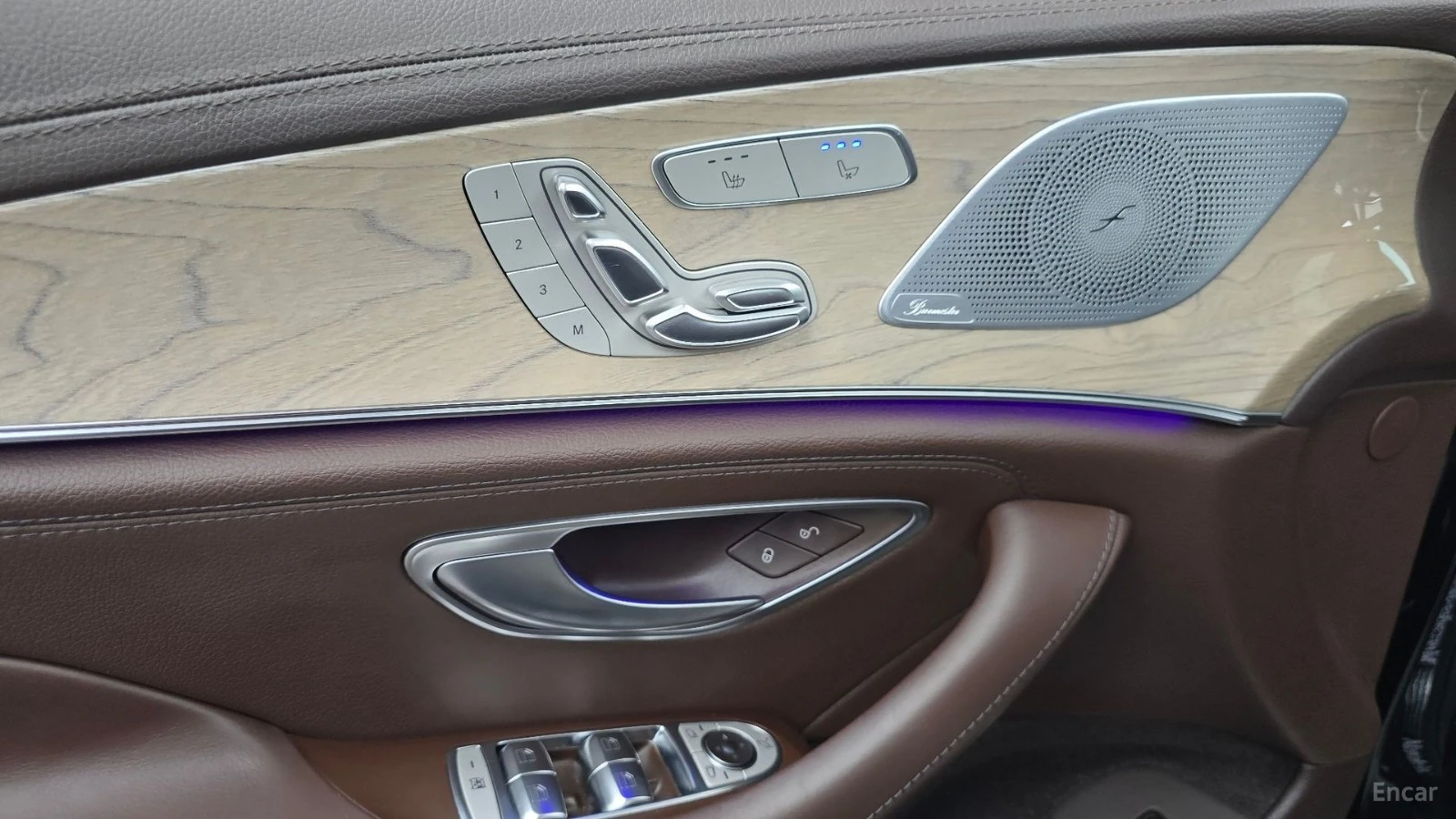 Mercedes-Benz CLS 450 4MATIC/AMG-LINE/FULL-ASSISTS/BURMESTER/SUNROOF, снимка 12 - Автомобили и джипове - 55642604