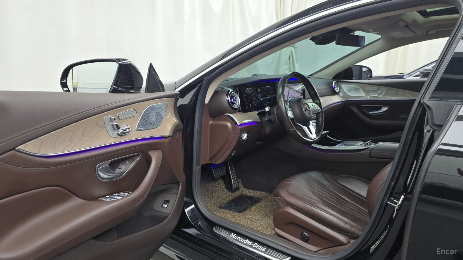 Mercedes-Benz CLS 450 4MATIC/AMG-LINE/FULL-ASSISTS/BURMESTER/SUNROOF, снимка 5 - Автомобили и джипове - 55642604