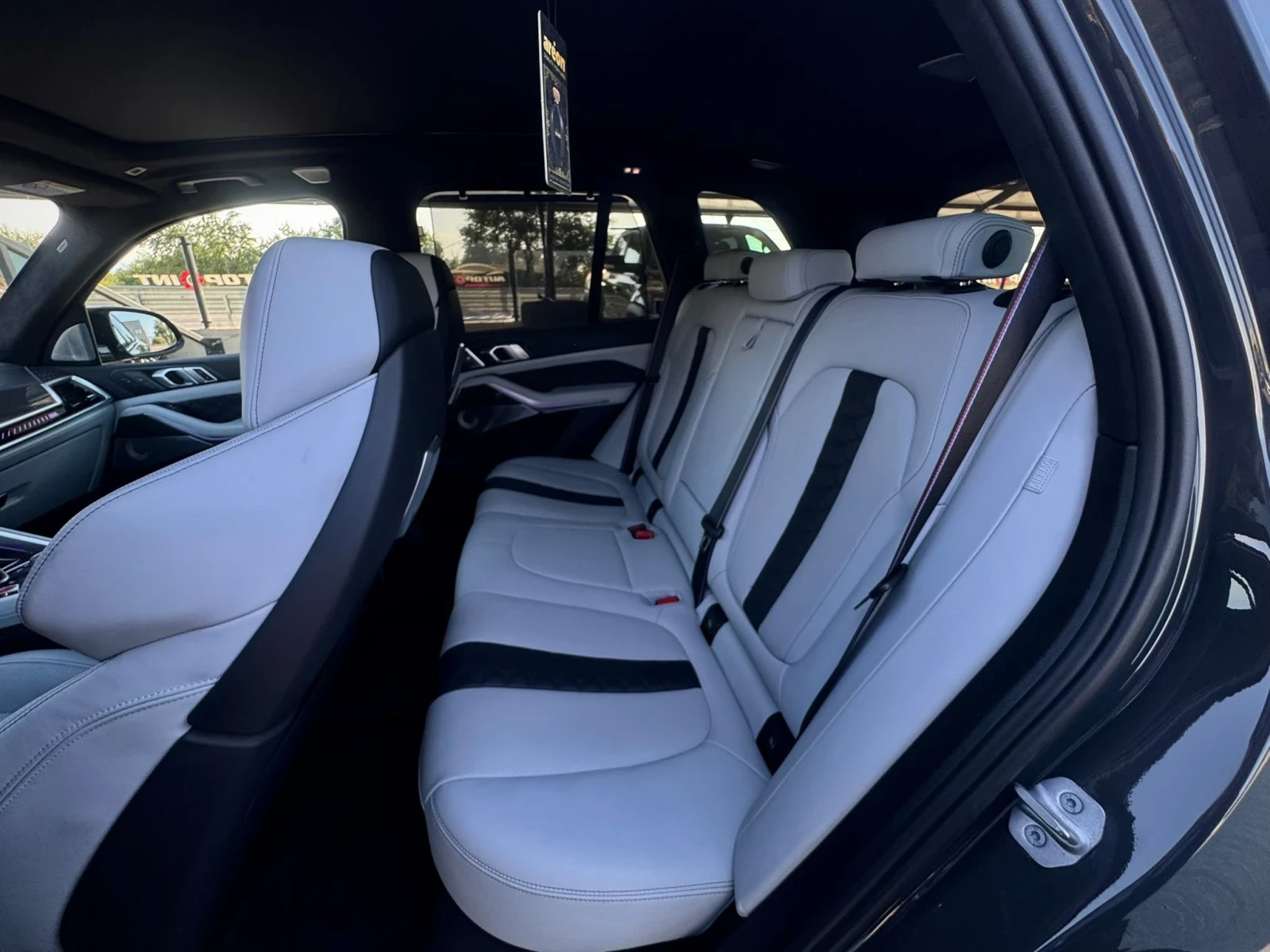 BMW X5M COMPETITION* B&W* HUD* 360* SKY LOUNGE* SHADOW LIN, снимка 16 - Автомобили и джипове - 56262176