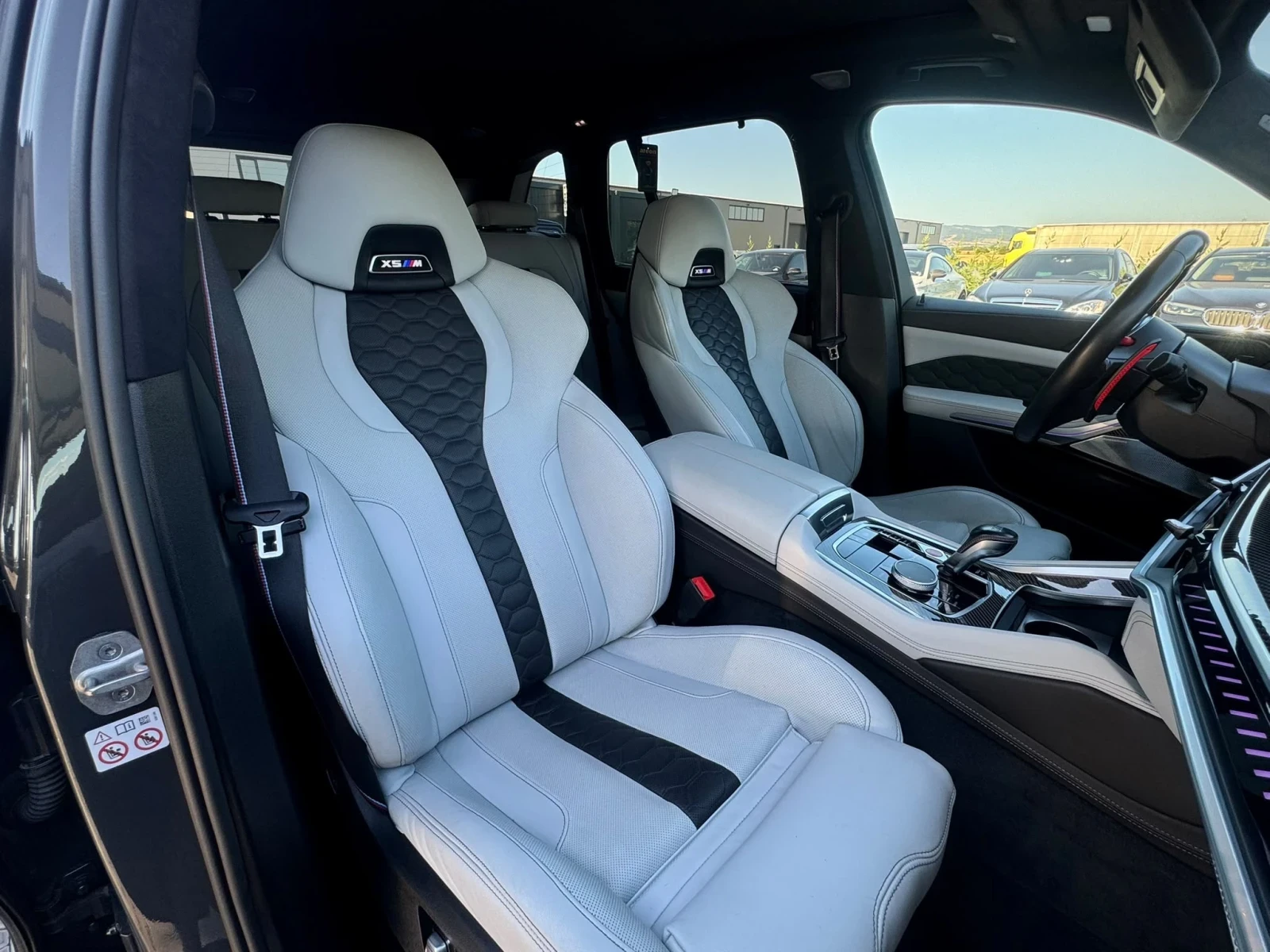 BMW X5M COMPETITION* B&W* HUD* 360* SKY LOUNGE* SHADOW LIN, снимка 11 - Автомобили и джипове - 56262176
