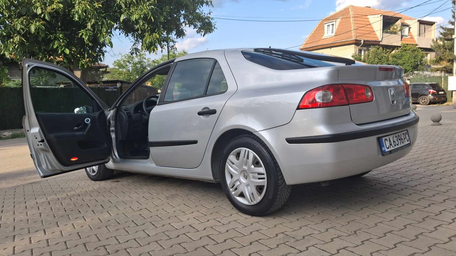 Renault Laguna II, снимка 3 - Автомобили и джипове - 56301187