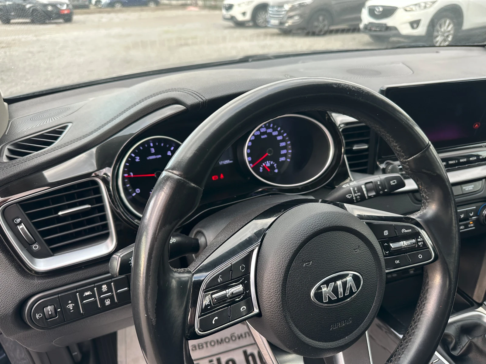 Kia Ceed 1.6CRDi, снимка 12 - Автомобили и джипове - 56681881