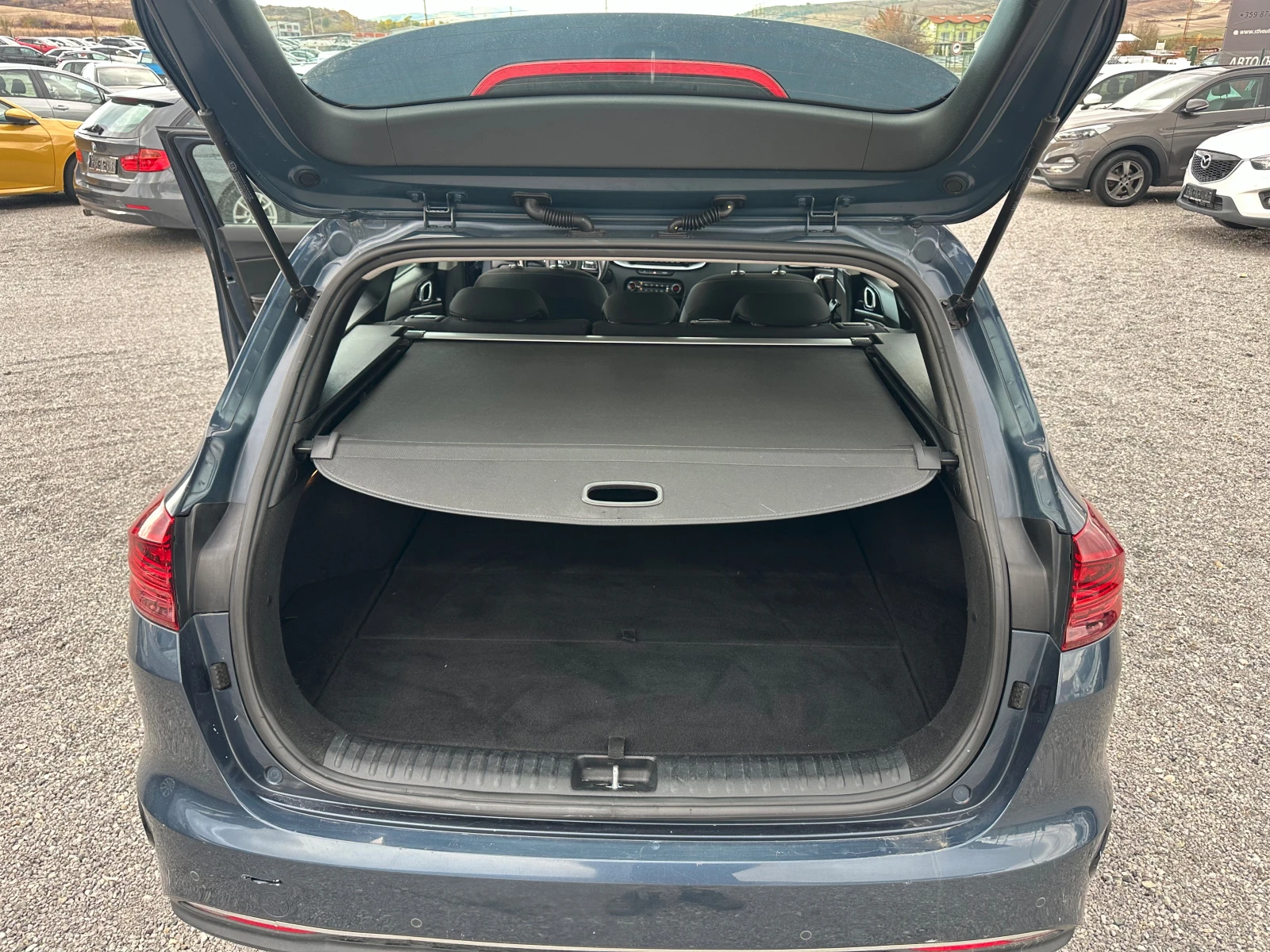 Kia Ceed 1.6CRDi, снимка 15 - Автомобили и джипове - 56681881