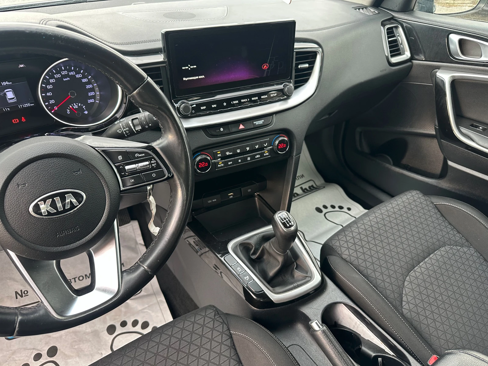 Kia Ceed 1.6CRDi, снимка 14 - Автомобили и джипове - 56681881