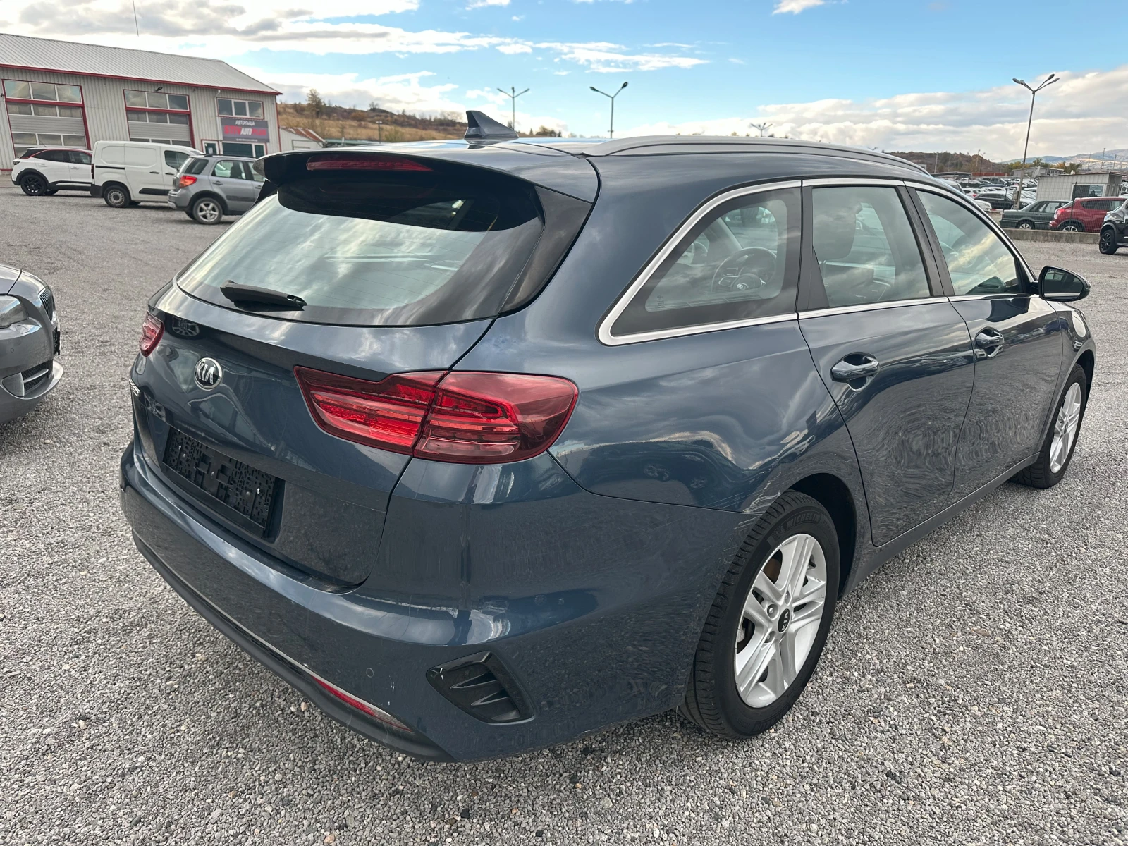Kia Ceed 1.6CRDi, снимка 6 - Автомобили и джипове - 56681881