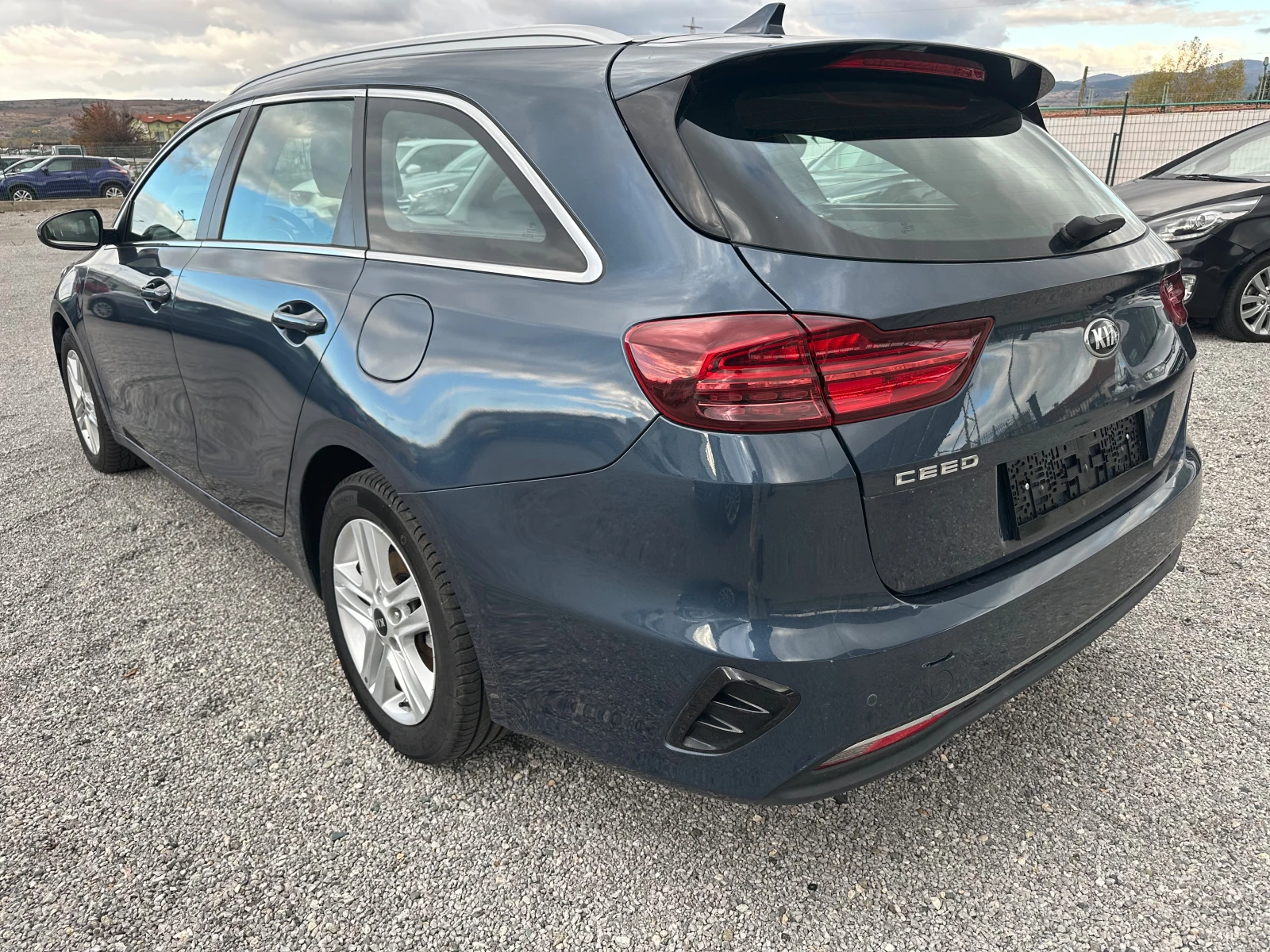 Kia Ceed 1.6CRDi, снимка 4 - Автомобили и джипове - 56681881
