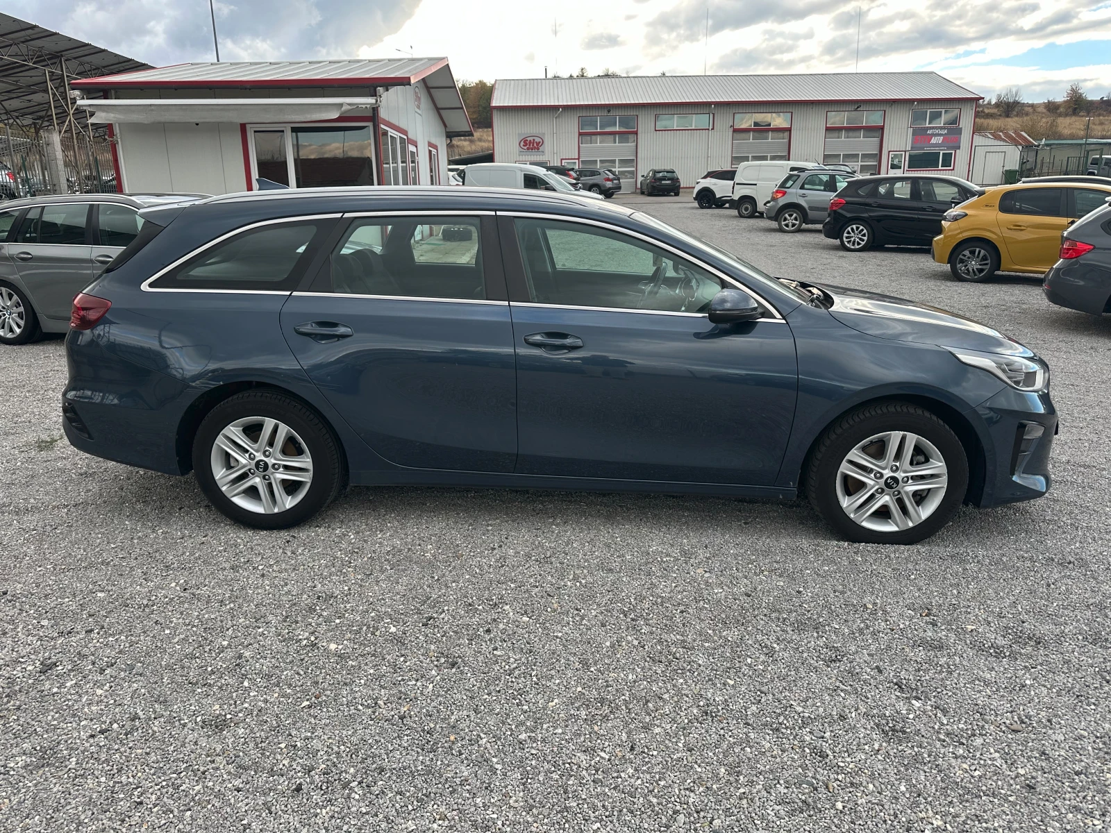 Kia Ceed 1.6CRDi, снимка 8 - Автомобили и джипове - 56681881