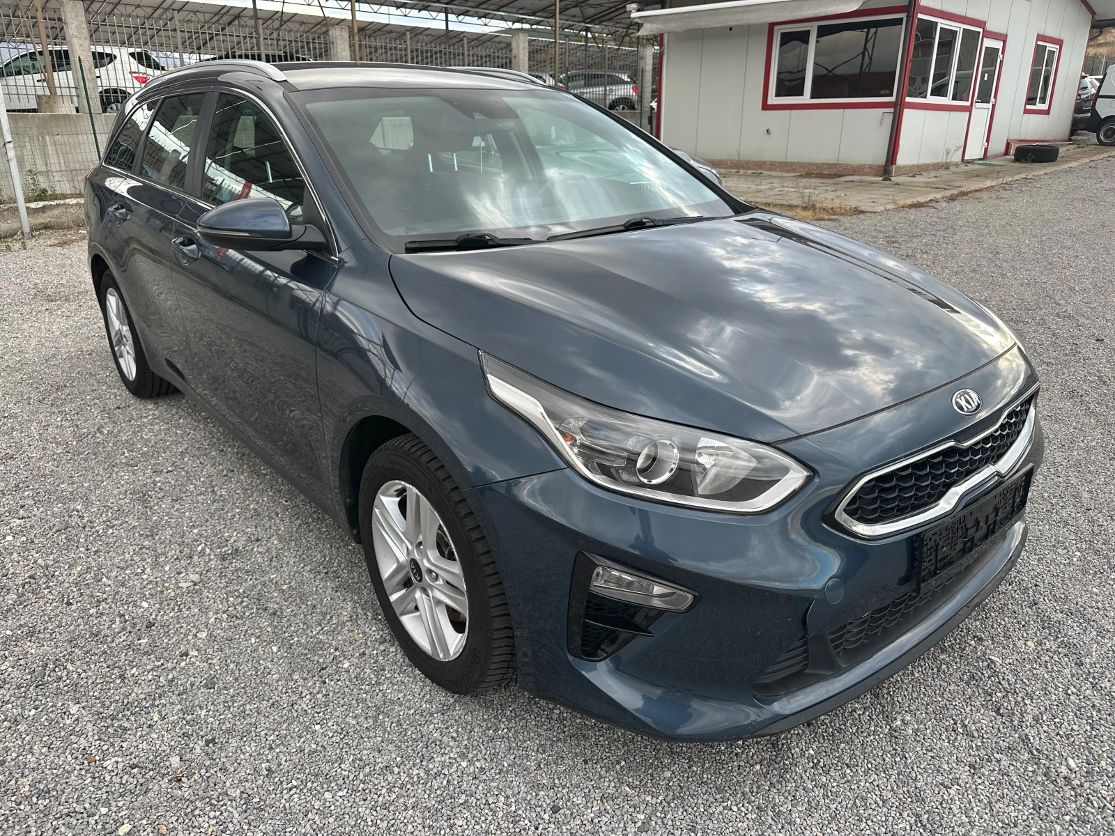 Kia Ceed 1.6CRDi, снимка 9 - Автомобили и джипове - 56681881