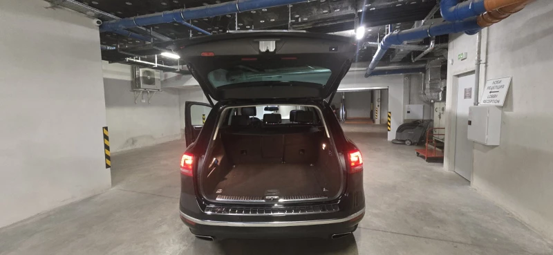 VW Touareg, снимка 8 - Автомобили и джипове - 52540621